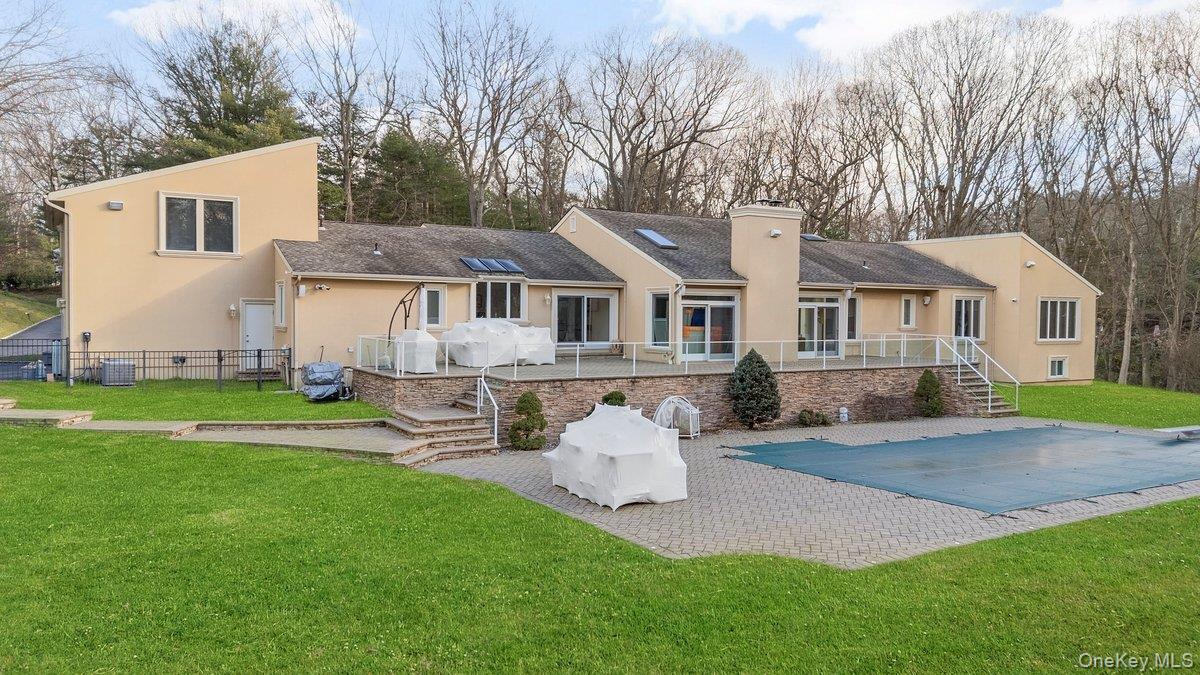 90 Rodeo Drive, Oyster Bay Cove, NY 11791