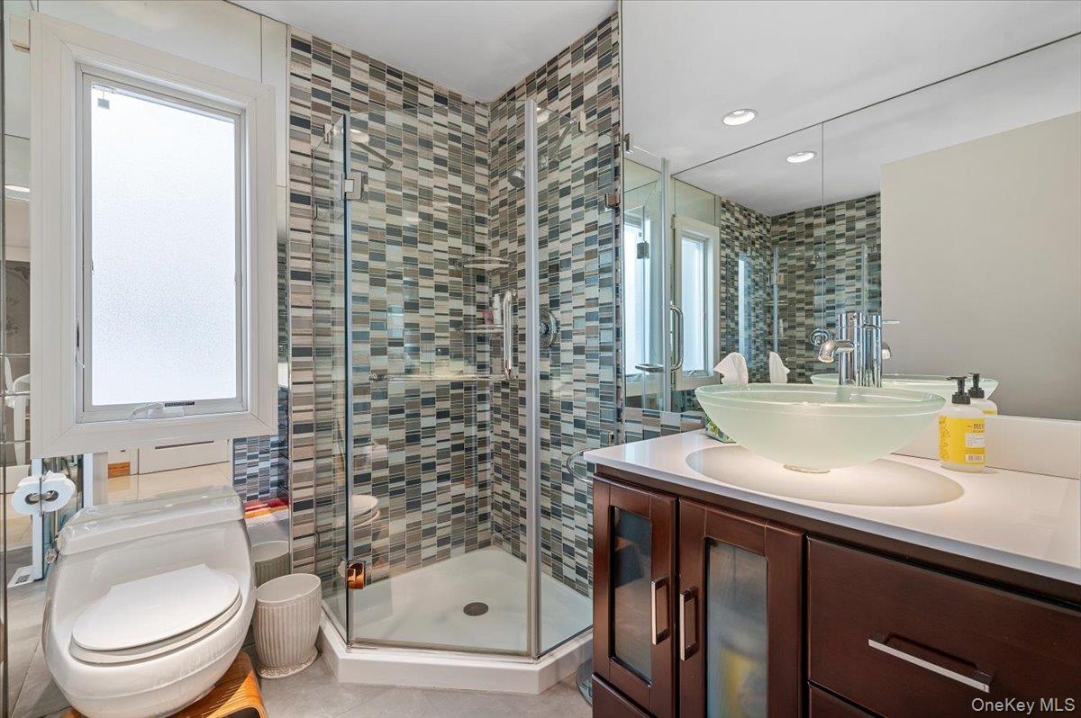 90 Rodeo Drive, Oyster Bay Cove, NY 11791