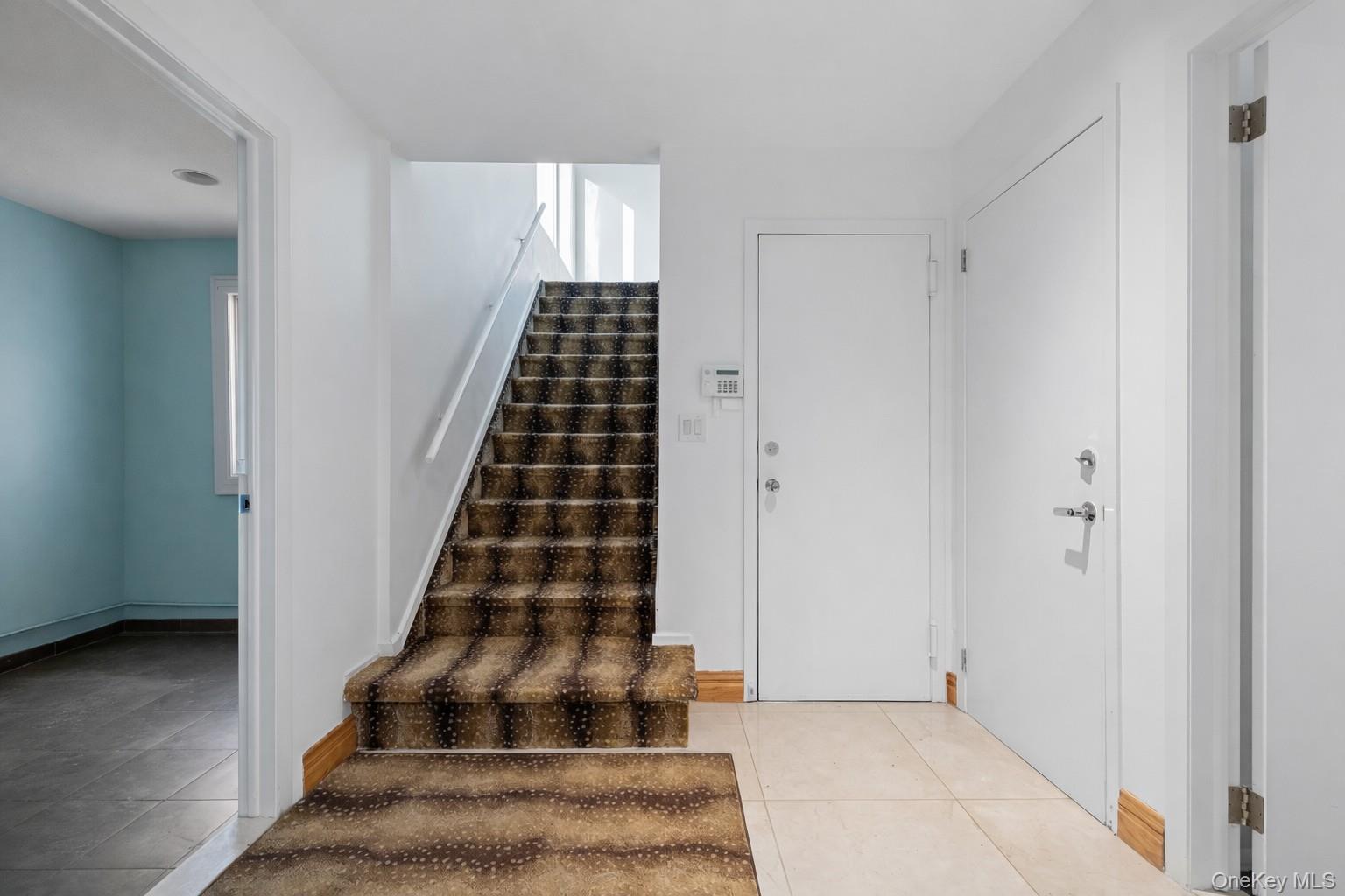 90 Rodeo Drive, Oyster Bay Cove, NY 11791