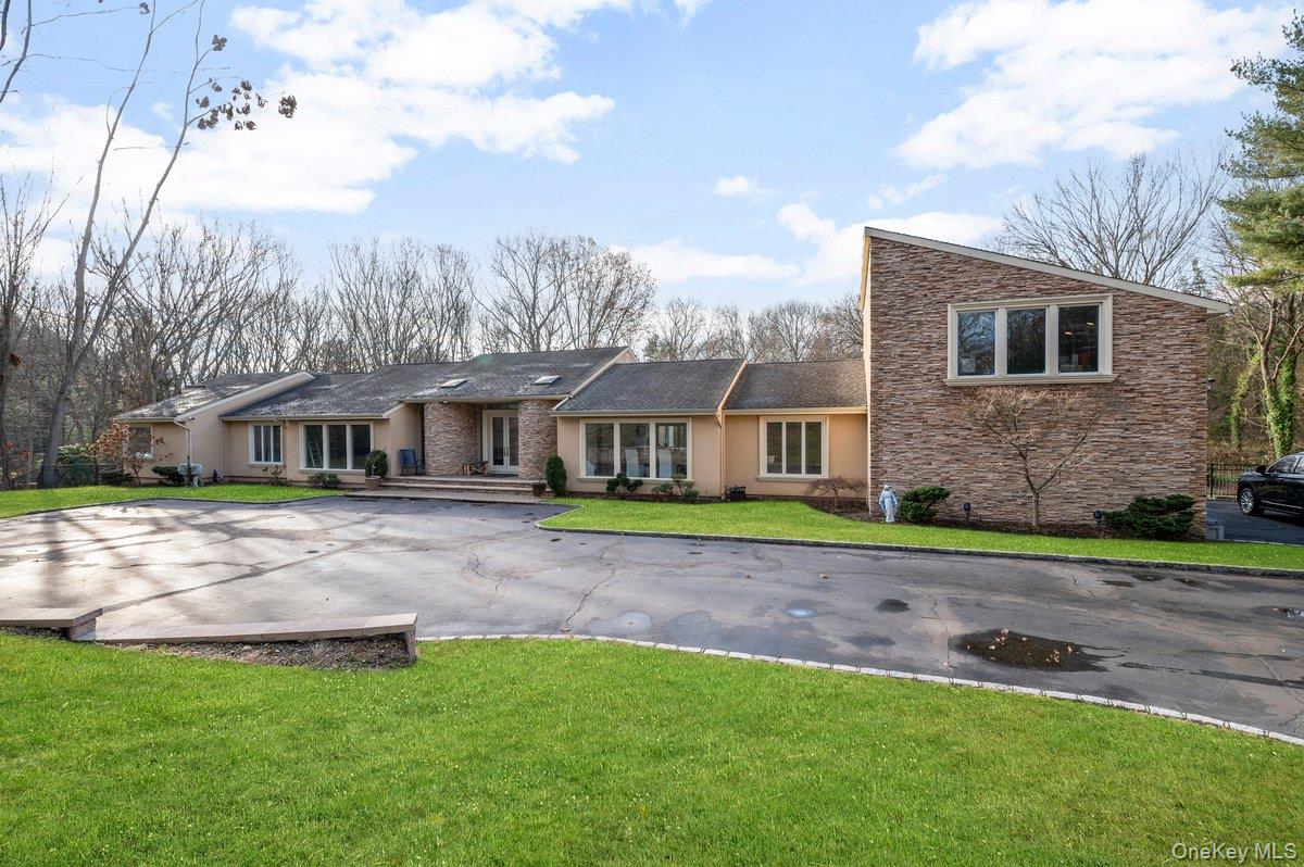 90 Rodeo Drive, Oyster Bay Cove, NY 11791