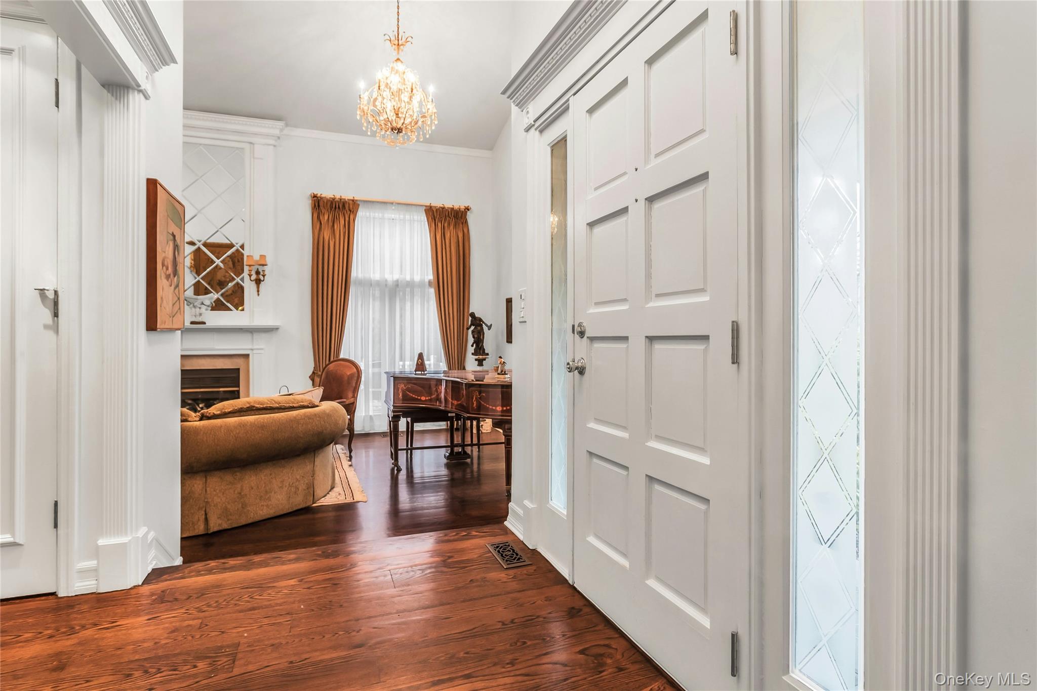 52 Hyde Court, Manhasset, NY 11030