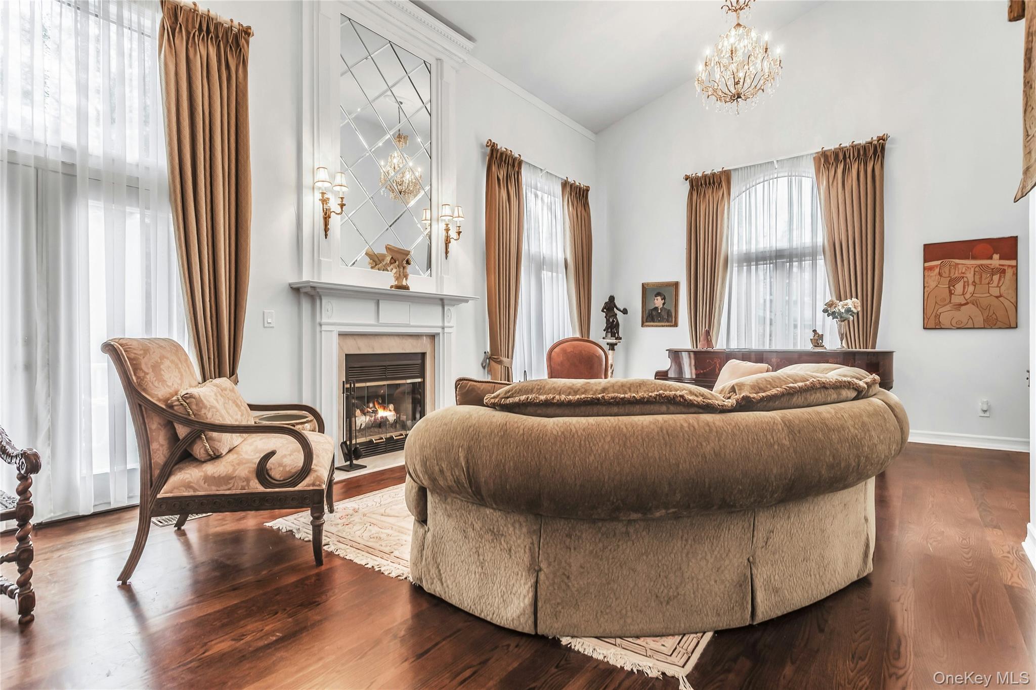 52 Hyde Court, Manhasset, NY 11030