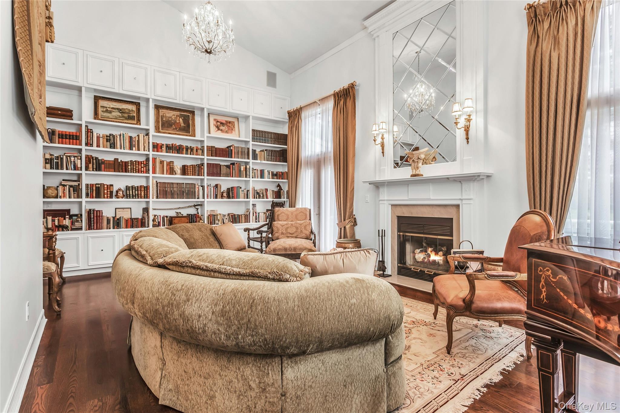 52 Hyde Court, Manhasset, NY 11030