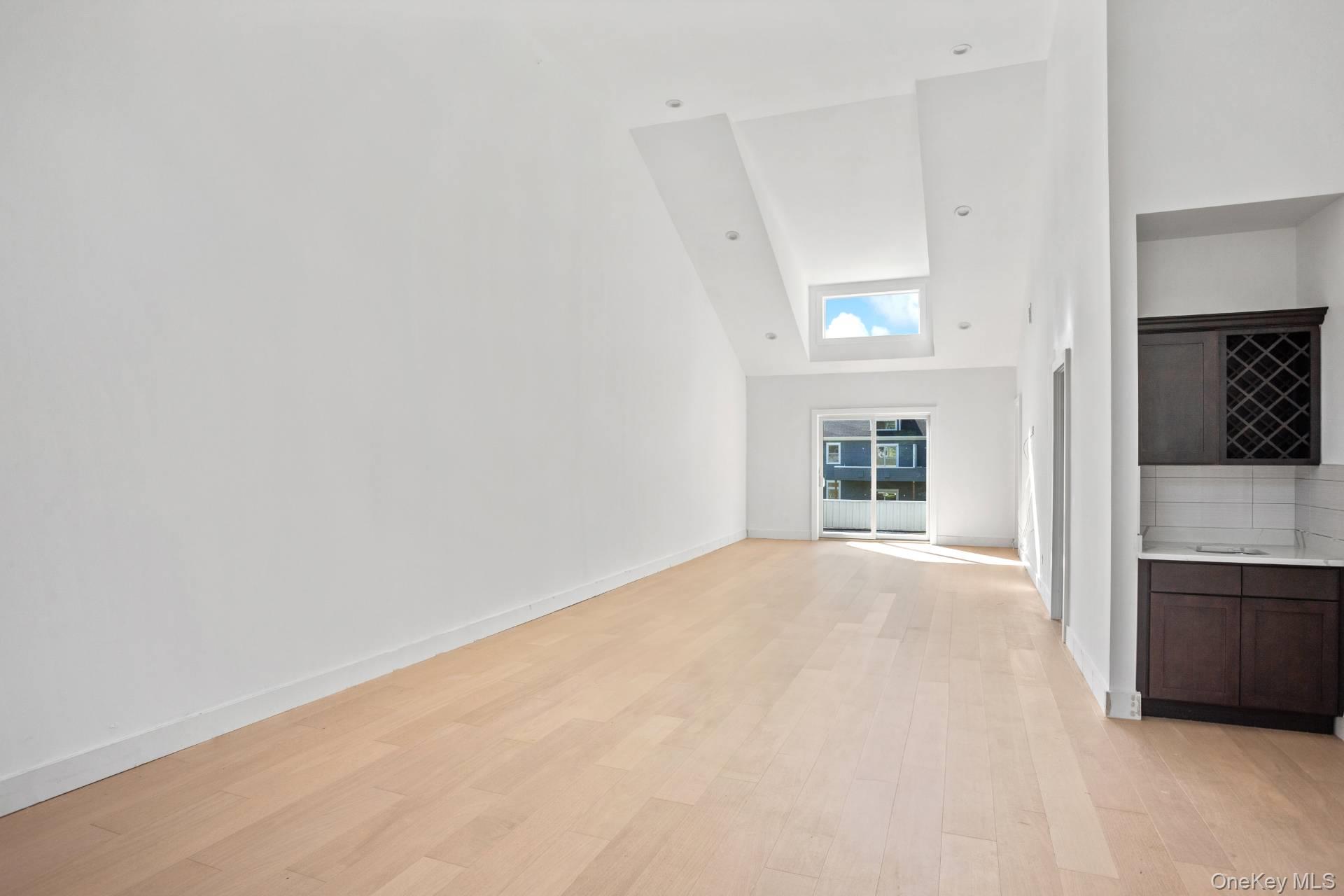 19 Montauk Highway # 2, Westhampton, NY 11977