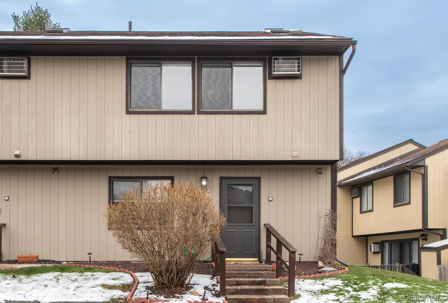 908 Chelsea Cove S, Hopewell Junction, NY 12533