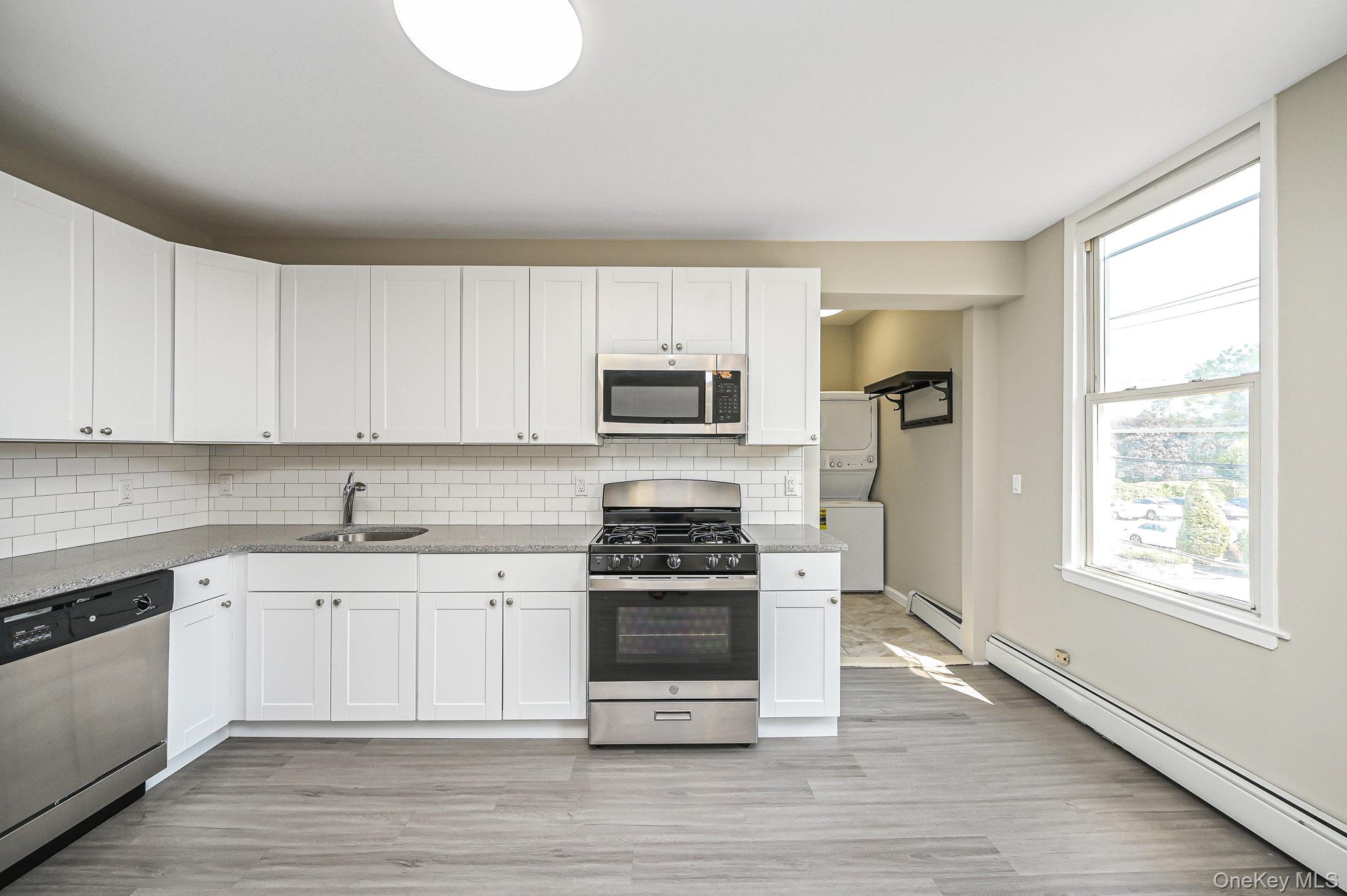 463-465 Main St # A, Islip, NY 11751