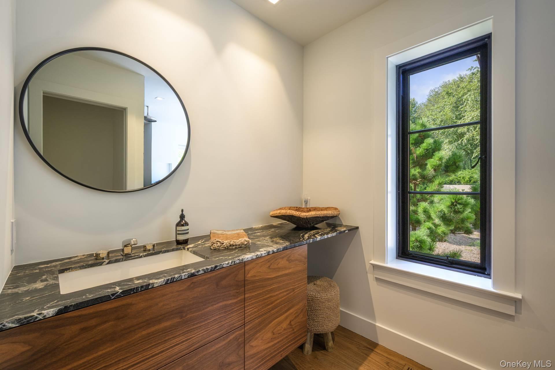 41 Eastway Drive, Southampton, NY 11968