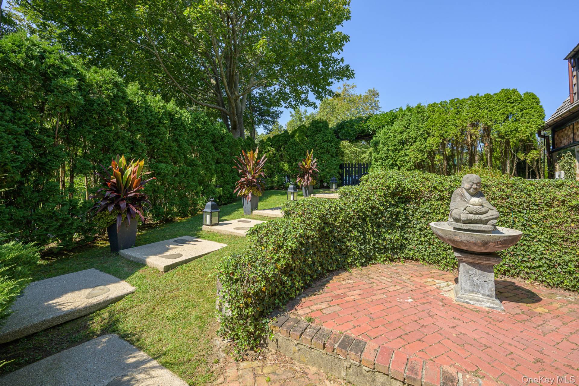 41 Eastway Drive, Southampton, NY 11968