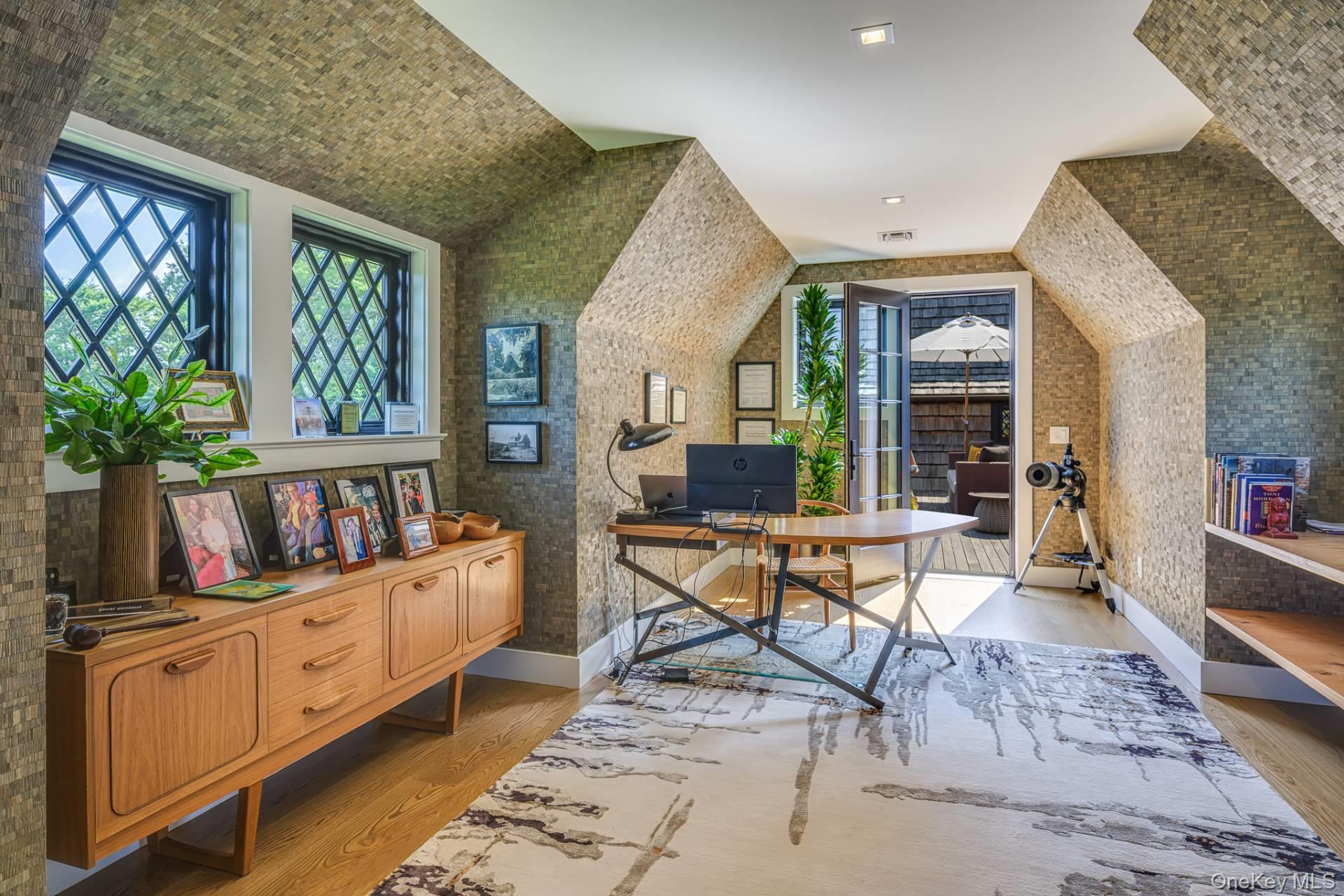 41 Eastway Drive, Southampton, NY 11968