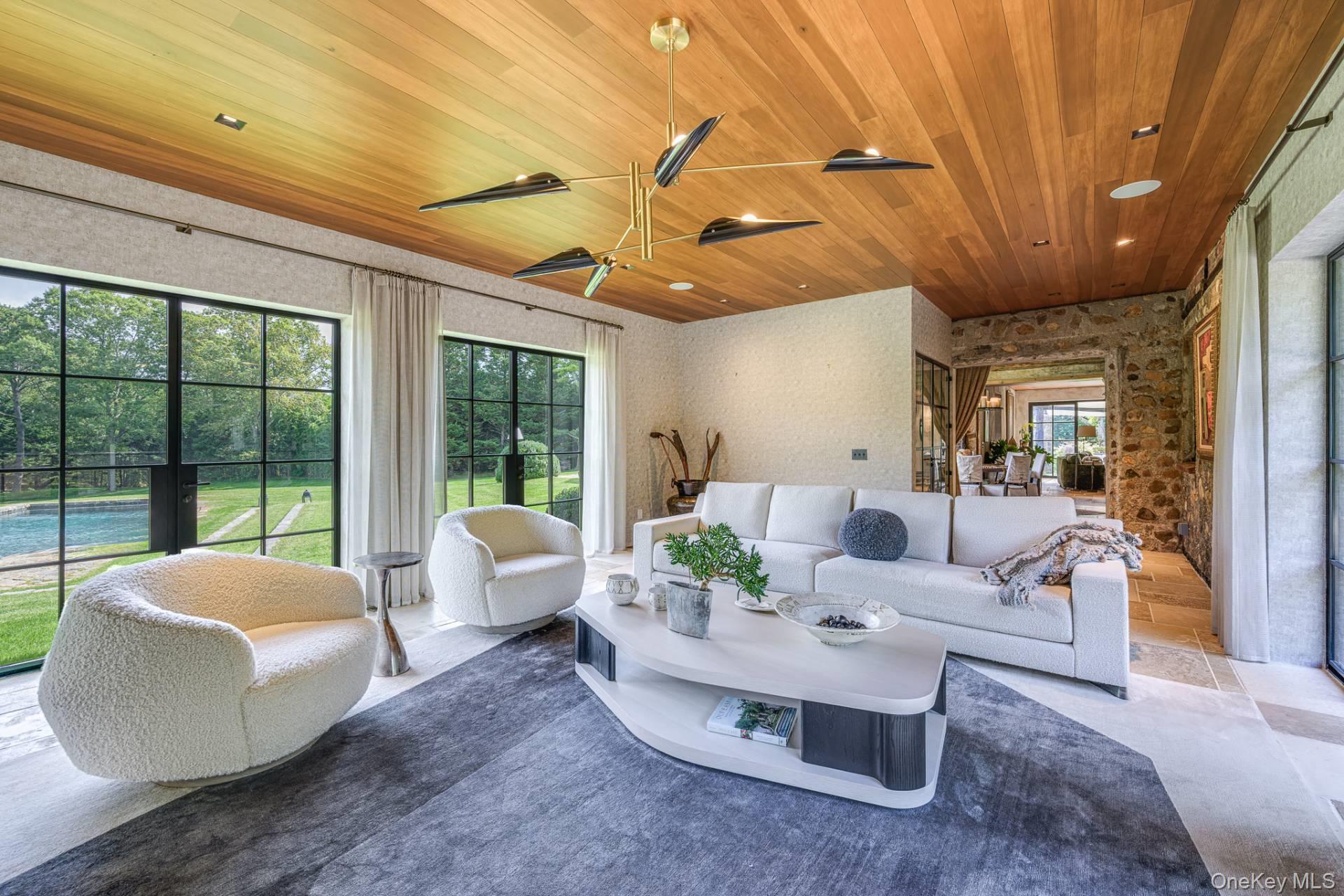 41 Eastway Drive, Southampton, NY 11968