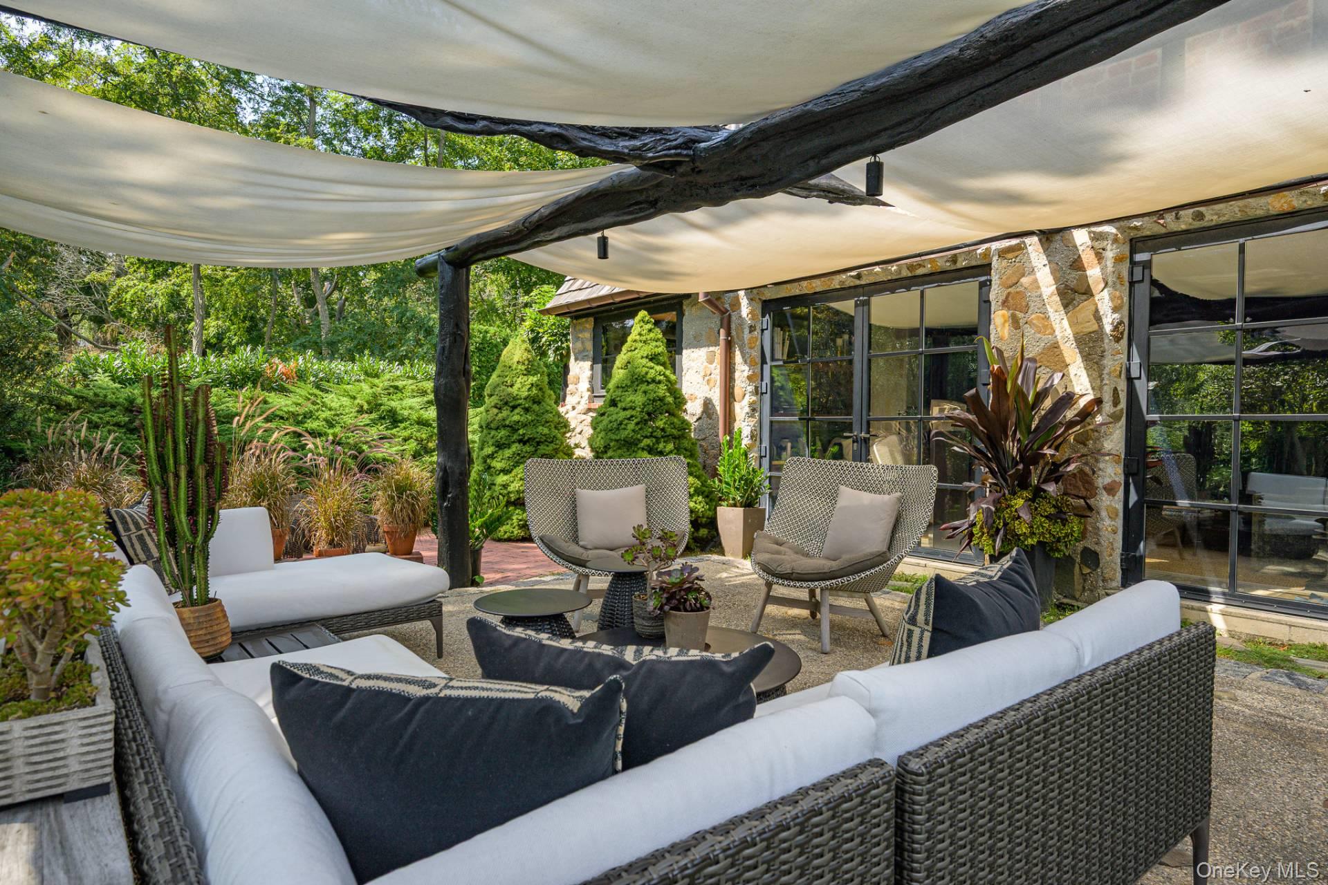 41 Eastway Drive, Southampton, NY 11968