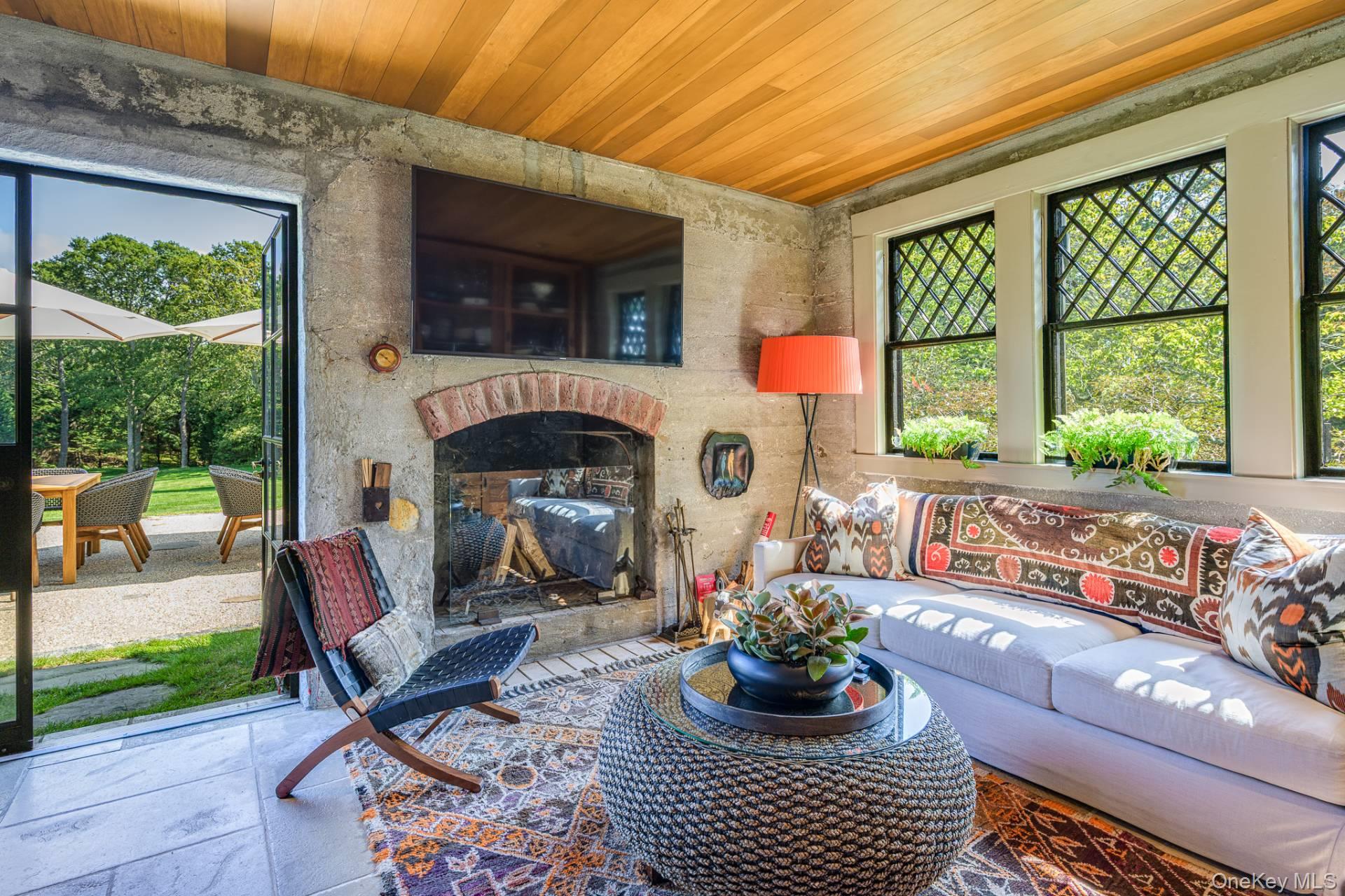 41 Eastway Drive, Southampton, NY 11968