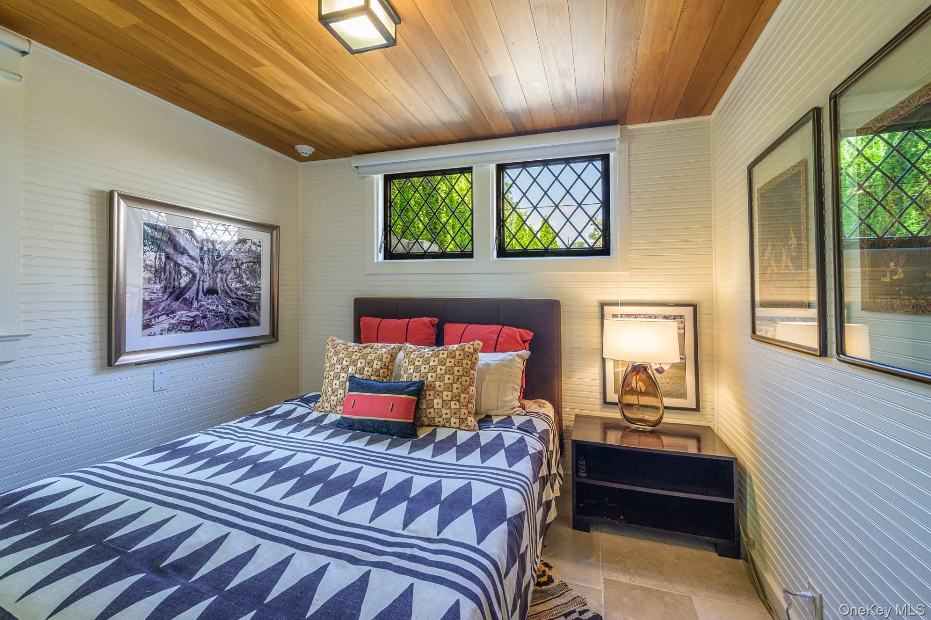 41 Eastway Drive, Southampton, NY 11968