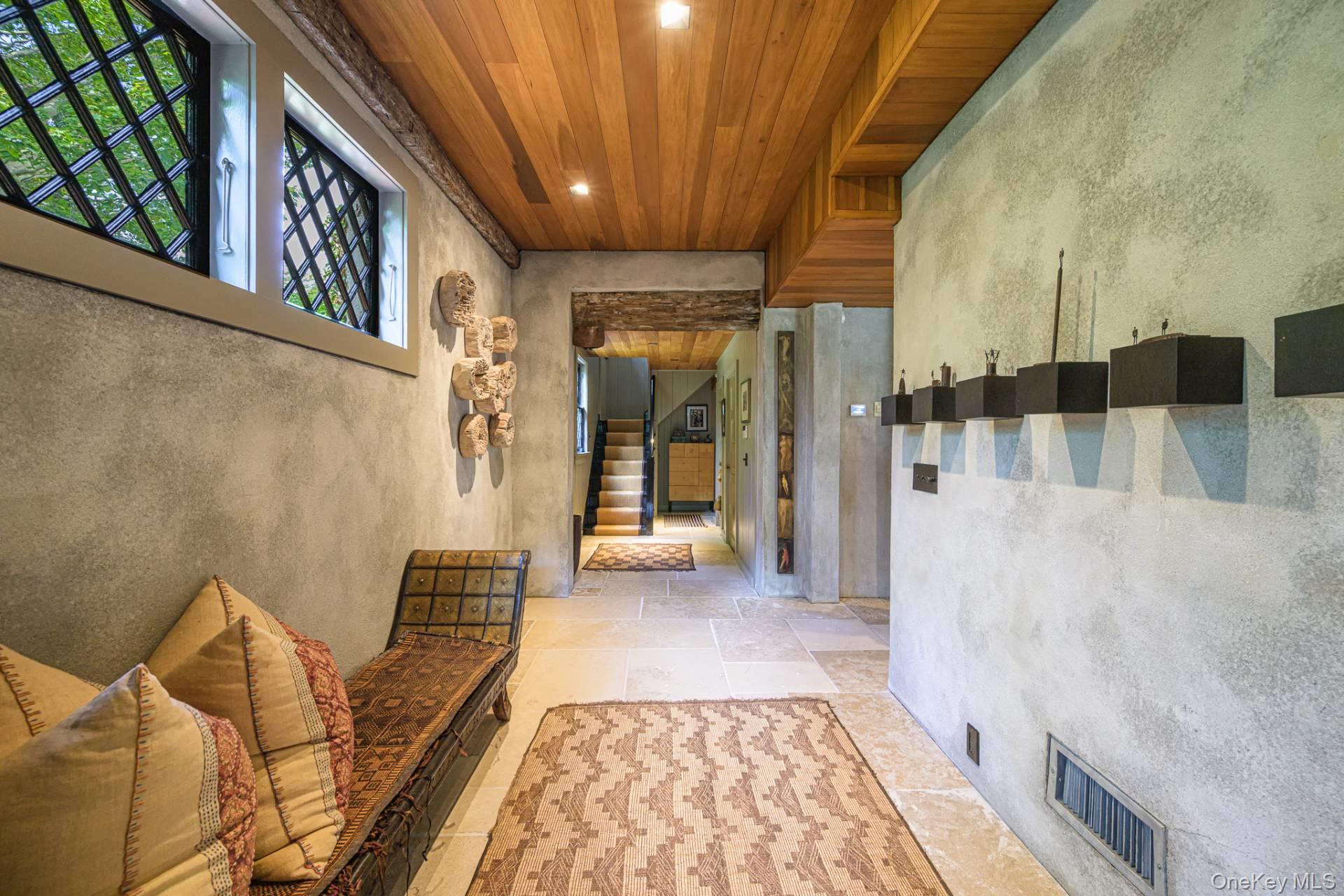 41 Eastway Drive, Southampton, NY 11968