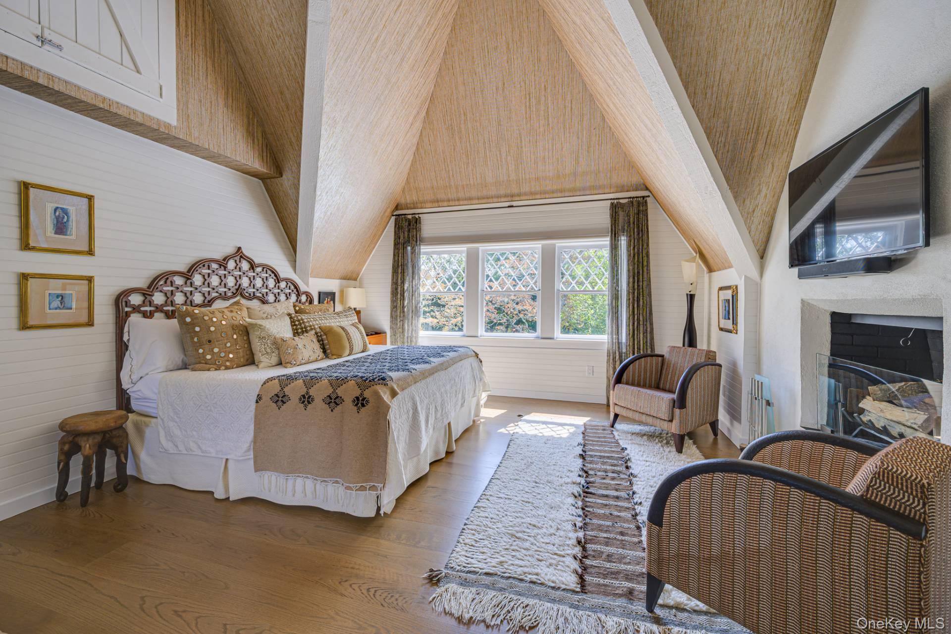 41 Eastway Drive, Southampton, NY 11968