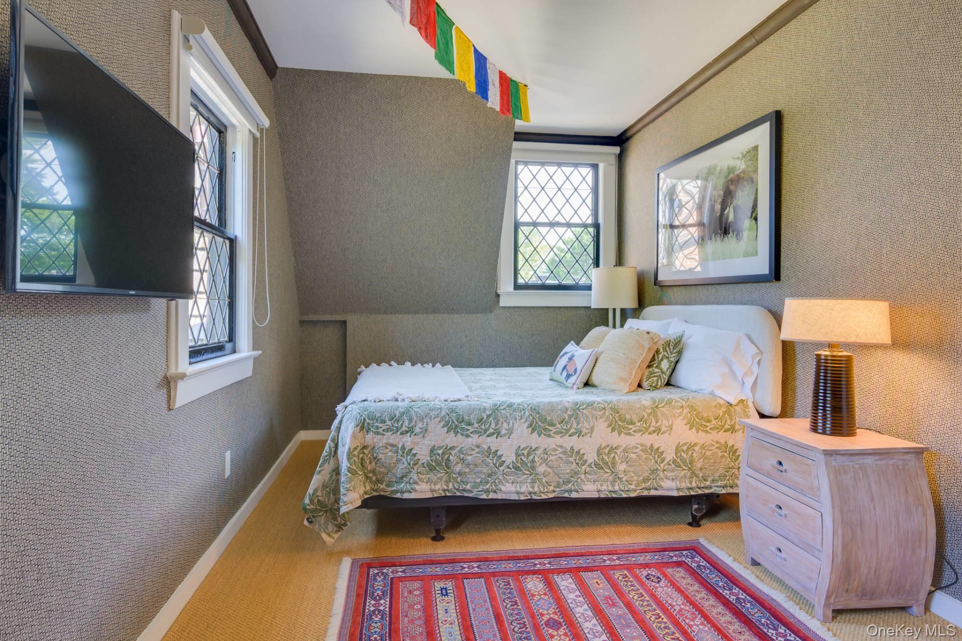 41 Eastway Drive, Southampton, NY 11968