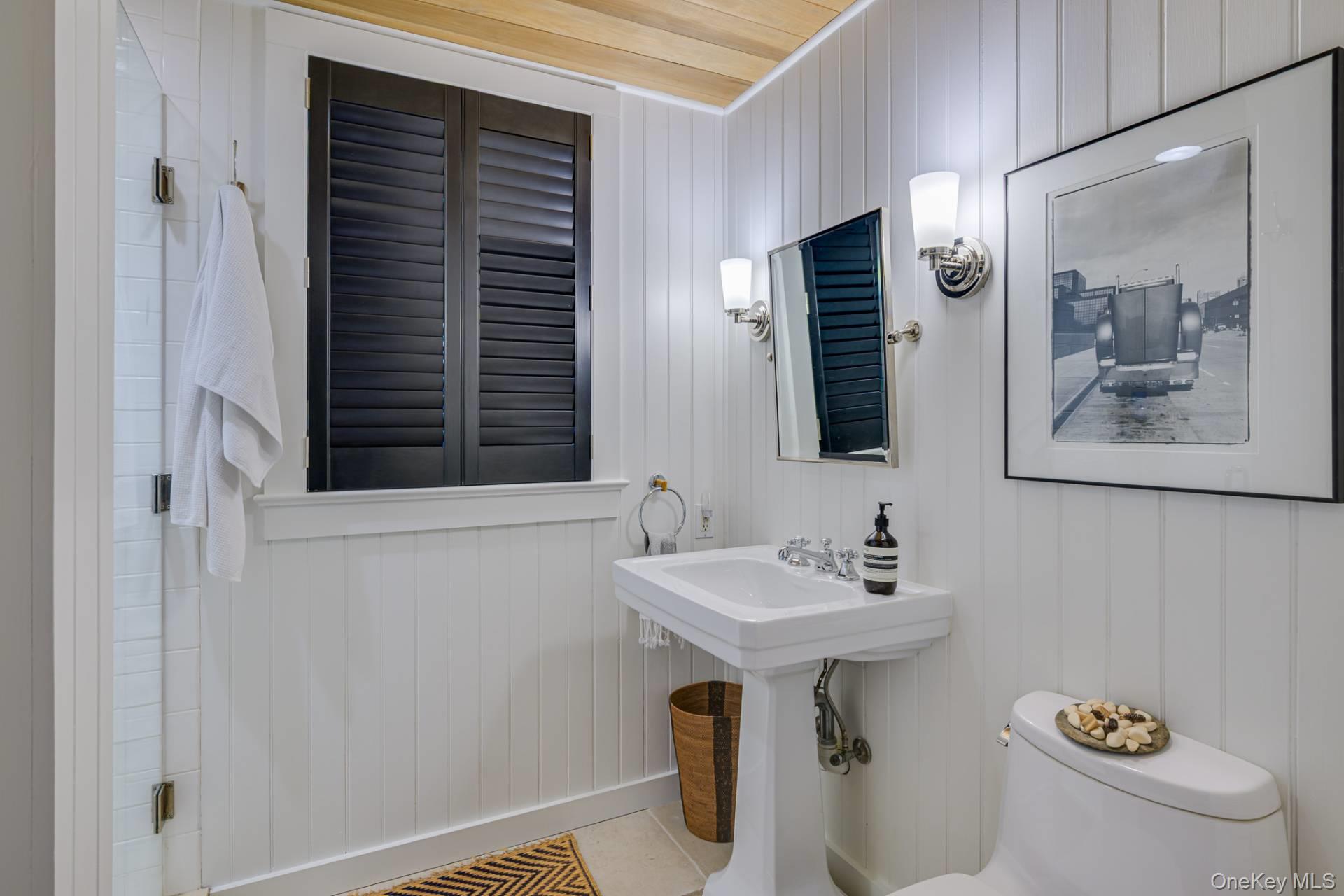 41 Eastway Drive, Southampton, NY 11968