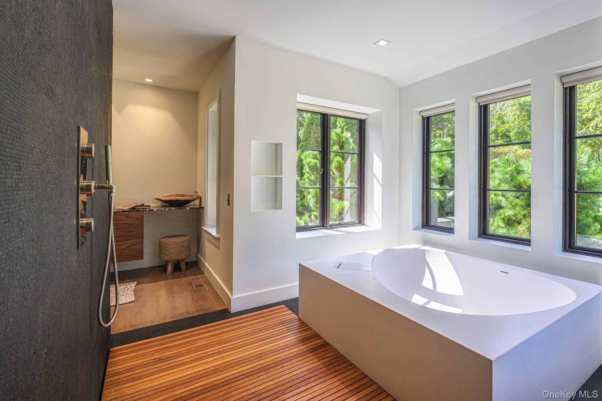 41 Eastway Drive, Southampton, NY 11968