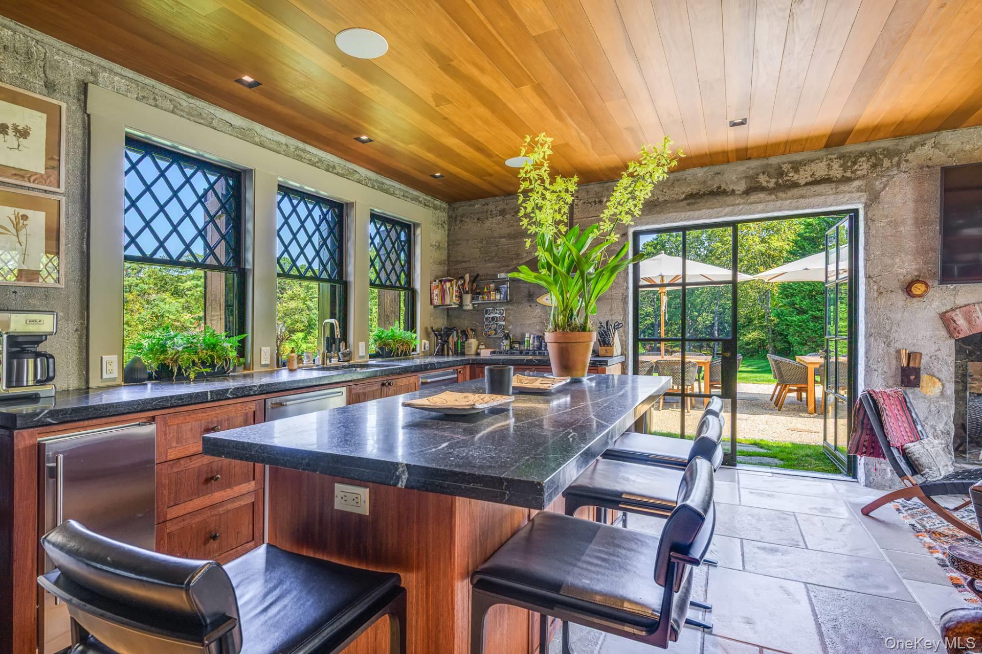 41 Eastway Drive, Southampton, NY 11968