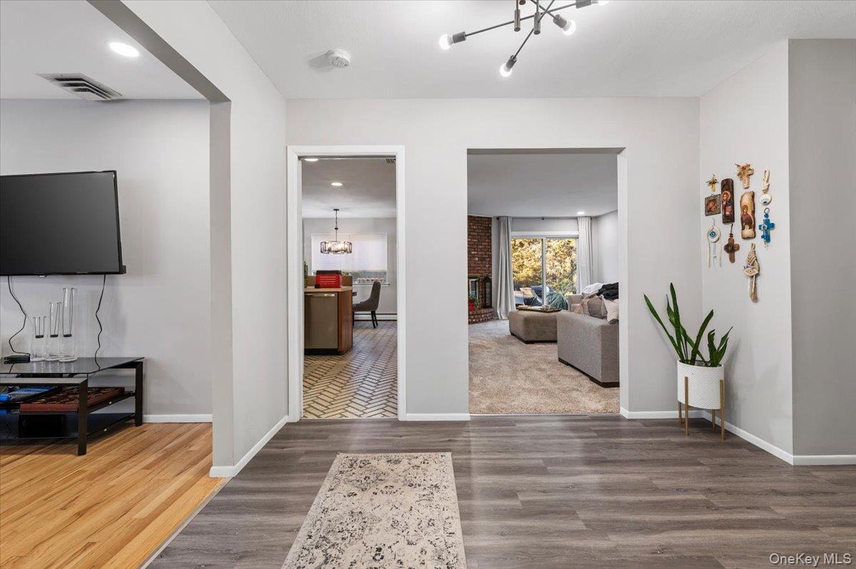 29 Joyce Lane, Woodbury, NY 11797