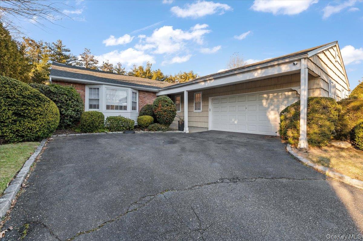 29 Joyce Lane, Woodbury, NY 11797