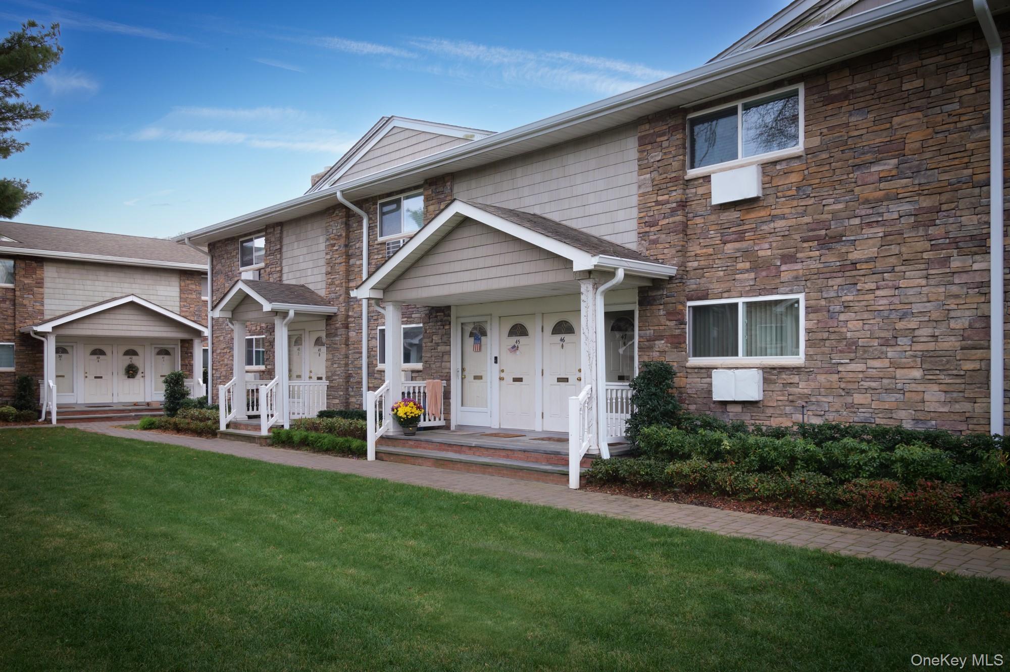 100 Friendly Court Avenue # FC60, Babylon, NY 11704