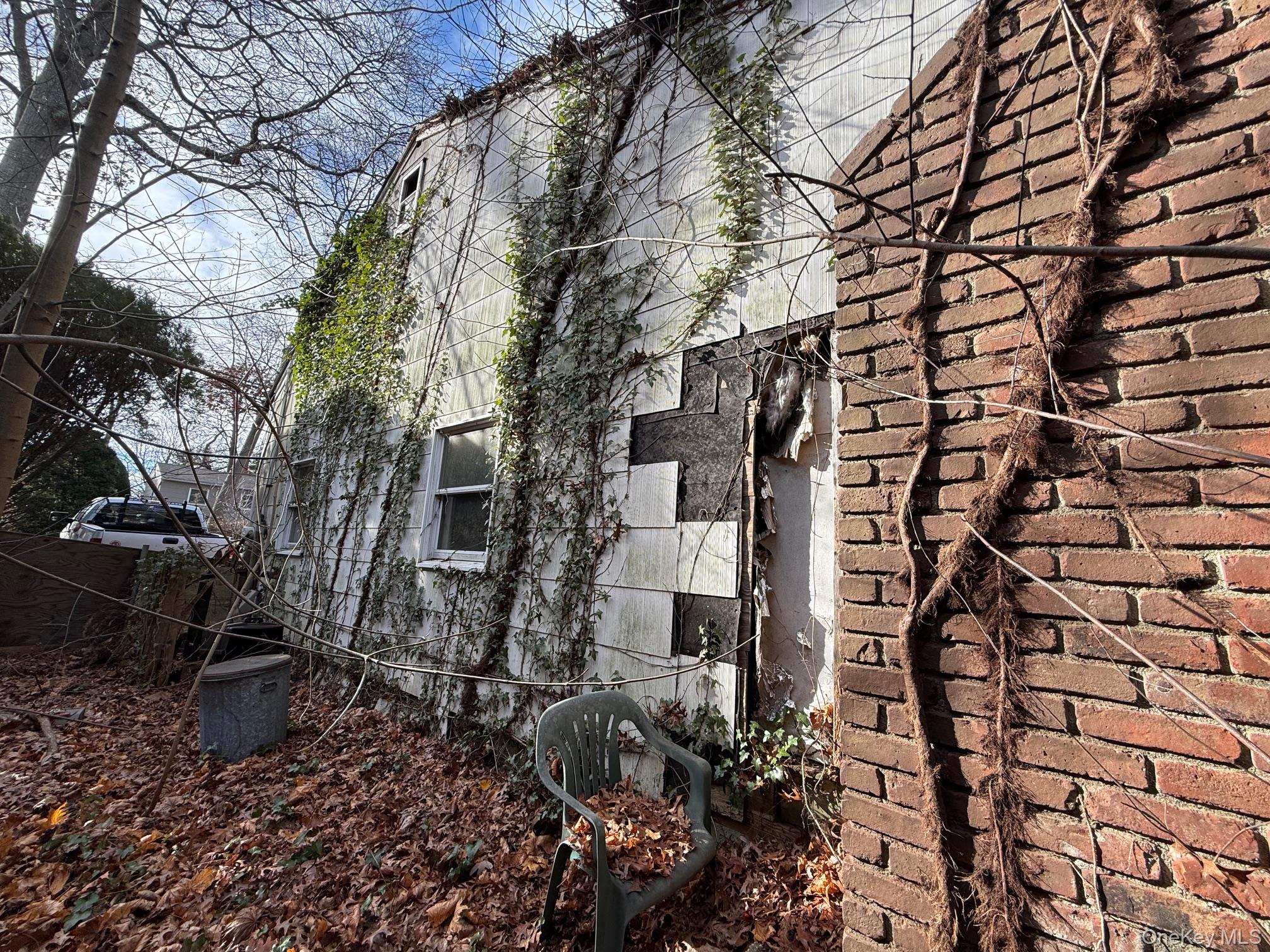 33 Roxbury Street, Huntington Station, NY 11746