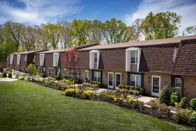 100 Villa D'est Drive # D-16, Coram, NY 11727