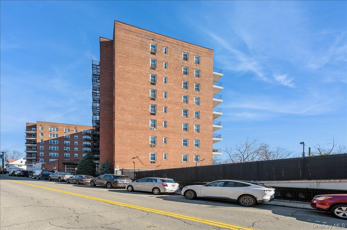 2 Bronxville Road # 8D, Bronxville, NY 10708