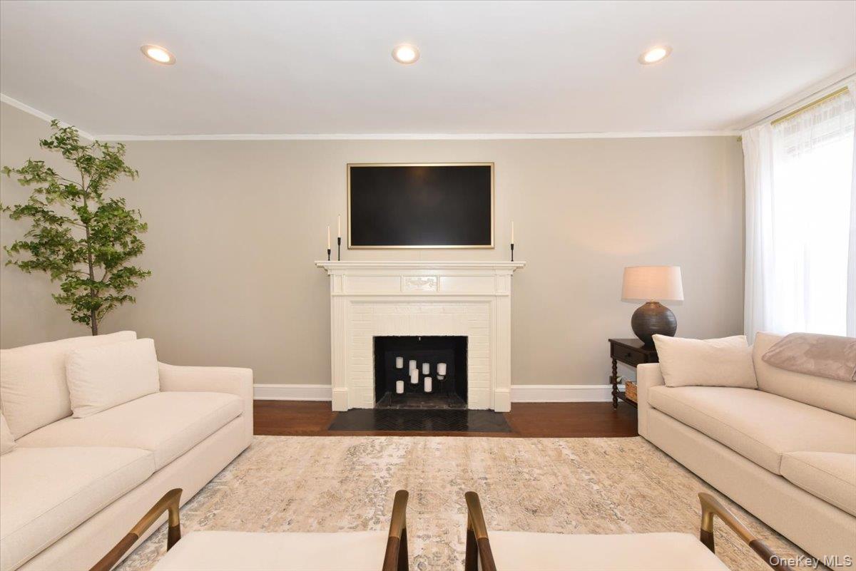 8 BARSTOW # #6-D, Great Neck, NY 11021