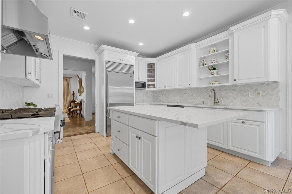 5 Morgan Lane, Locust Valley, NY 11560