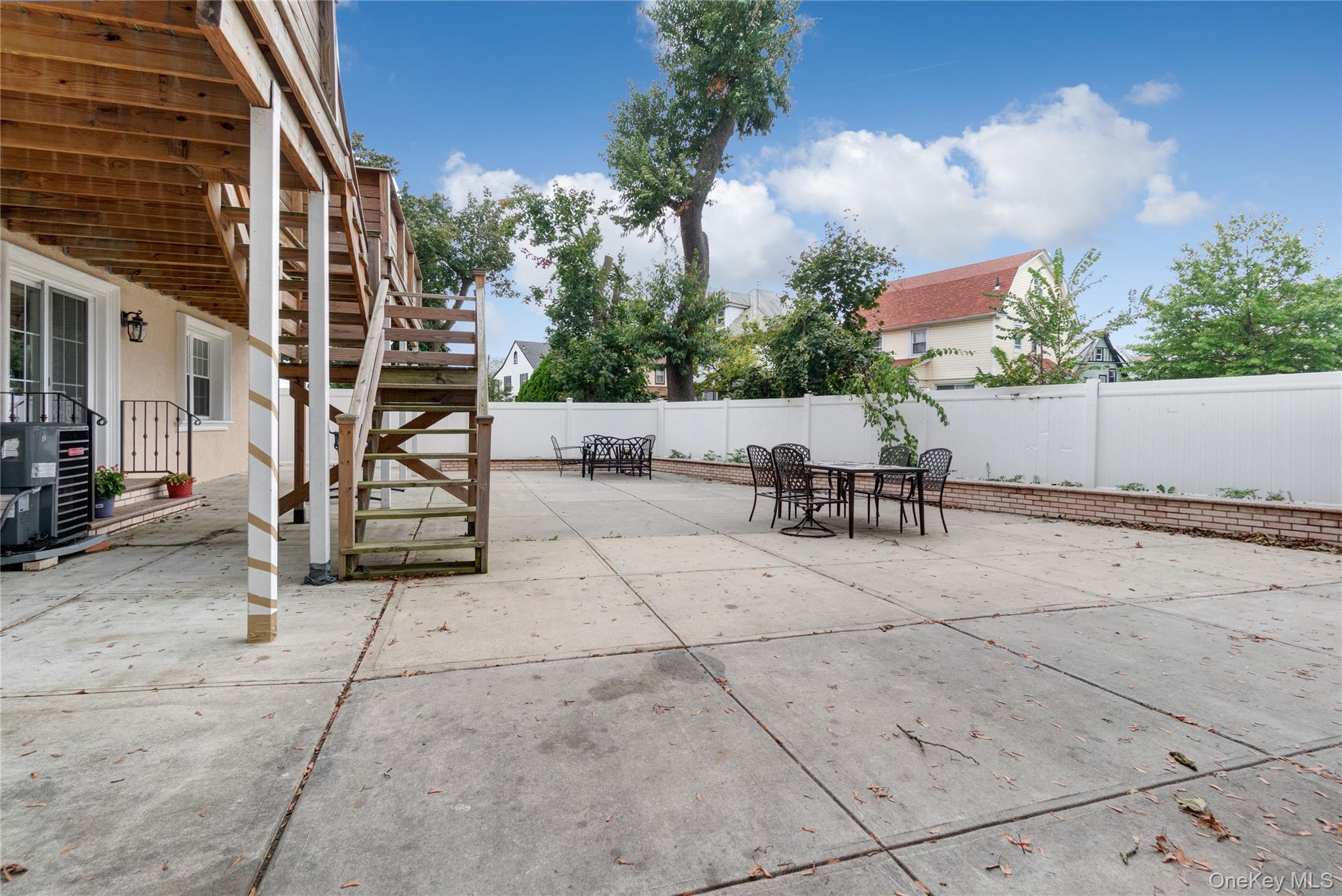 19319 109th Road, Saint Albans, NY 11412