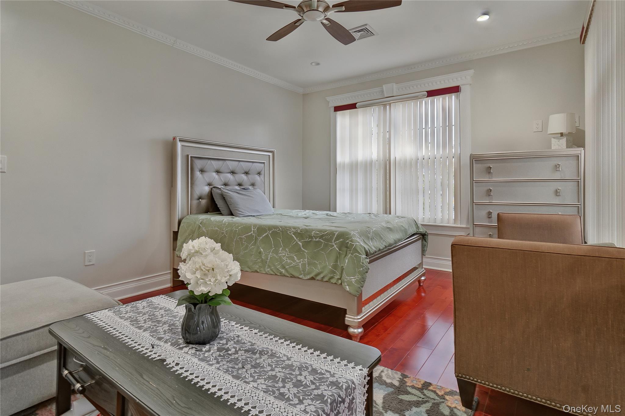 19319 109th Road, Saint Albans, NY 11412