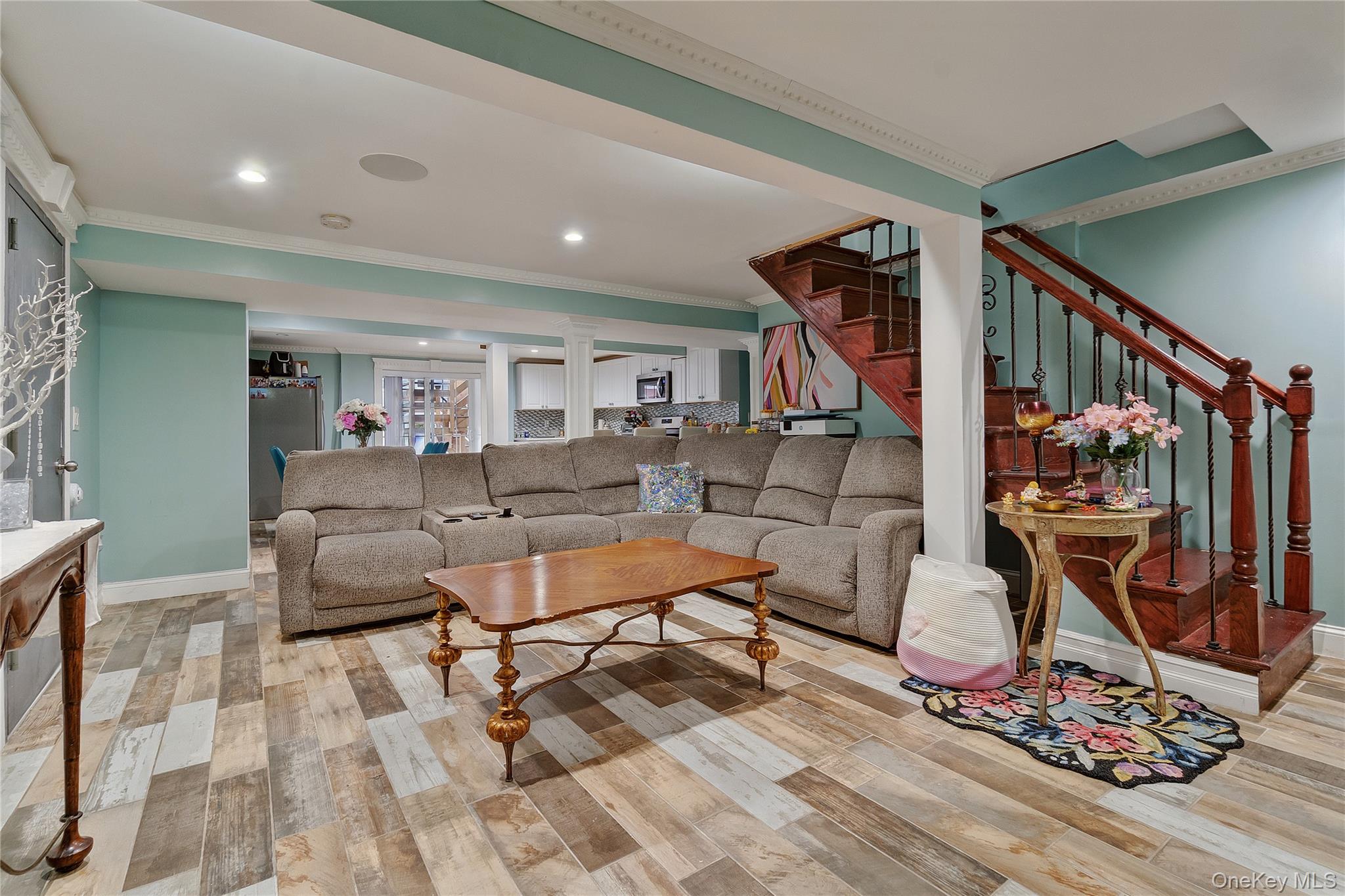 19319 109th Road, Saint Albans, NY 11412