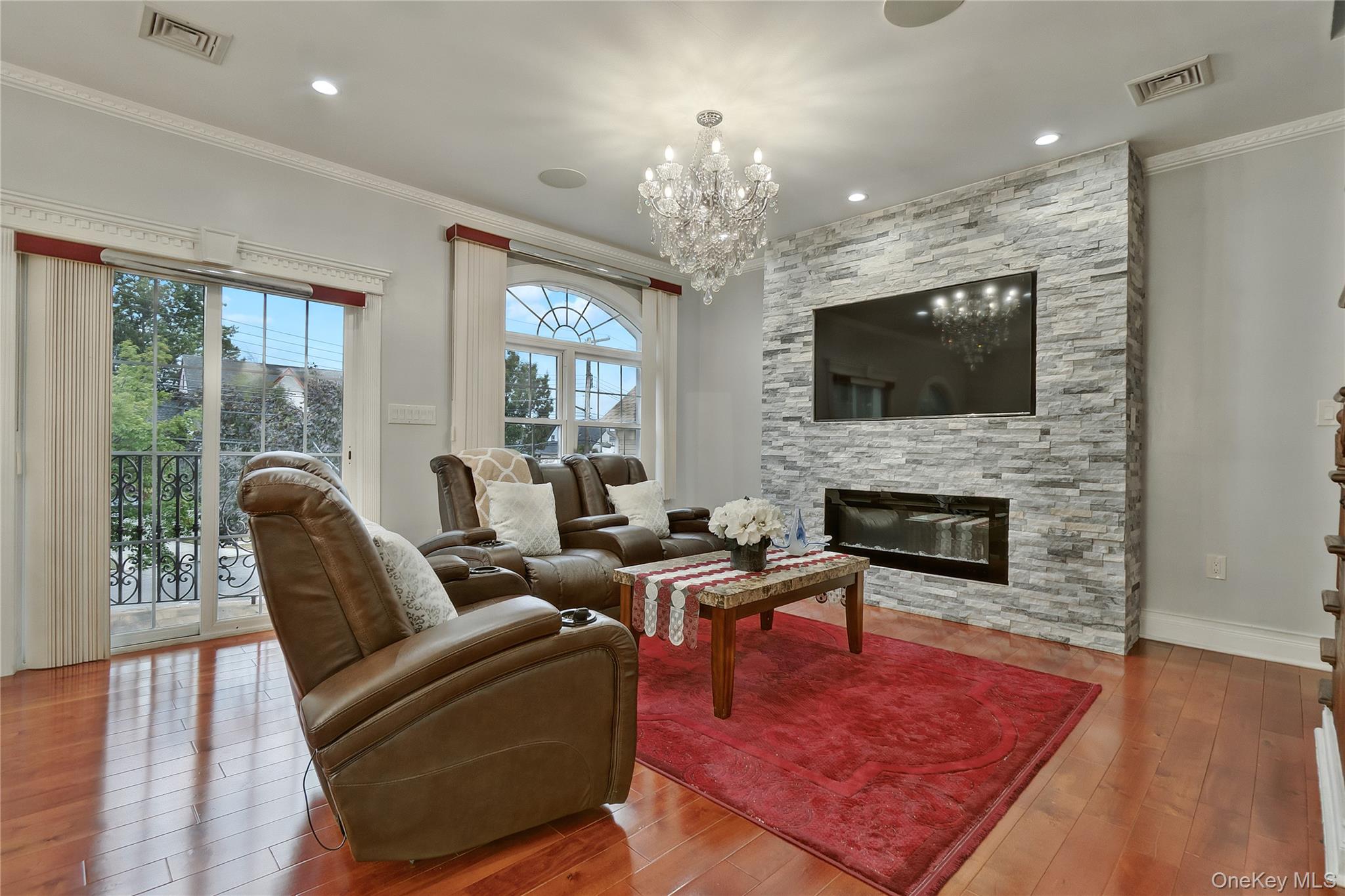 19319 109th Road, Saint Albans, NY 11412