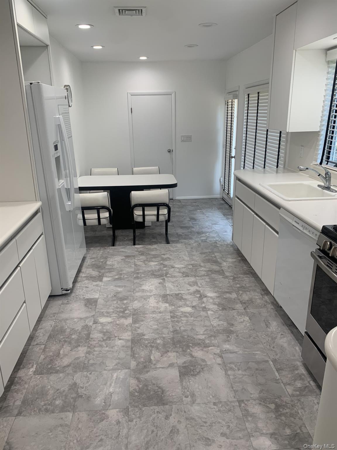 220 Jackson Place, Hewlett, NY 11557