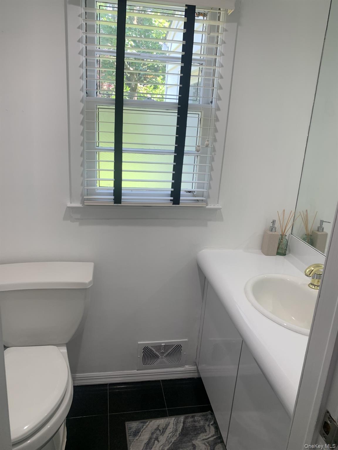 220 Jackson Place, Hewlett, NY 11557