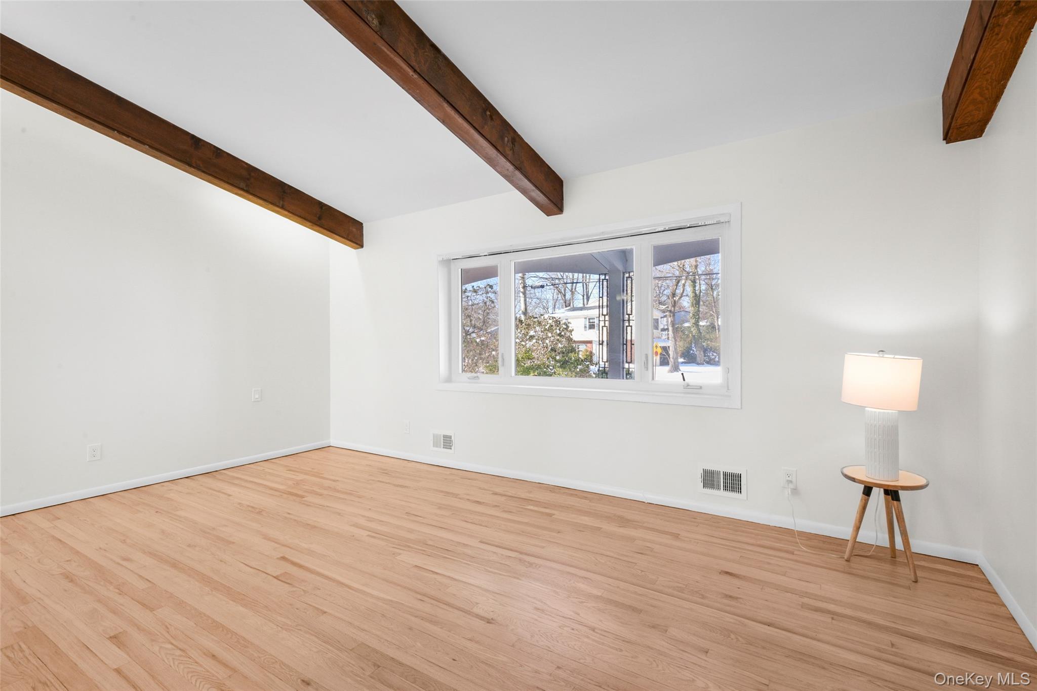 25 Wood Hollow Lane, New Rochelle, NY 10804