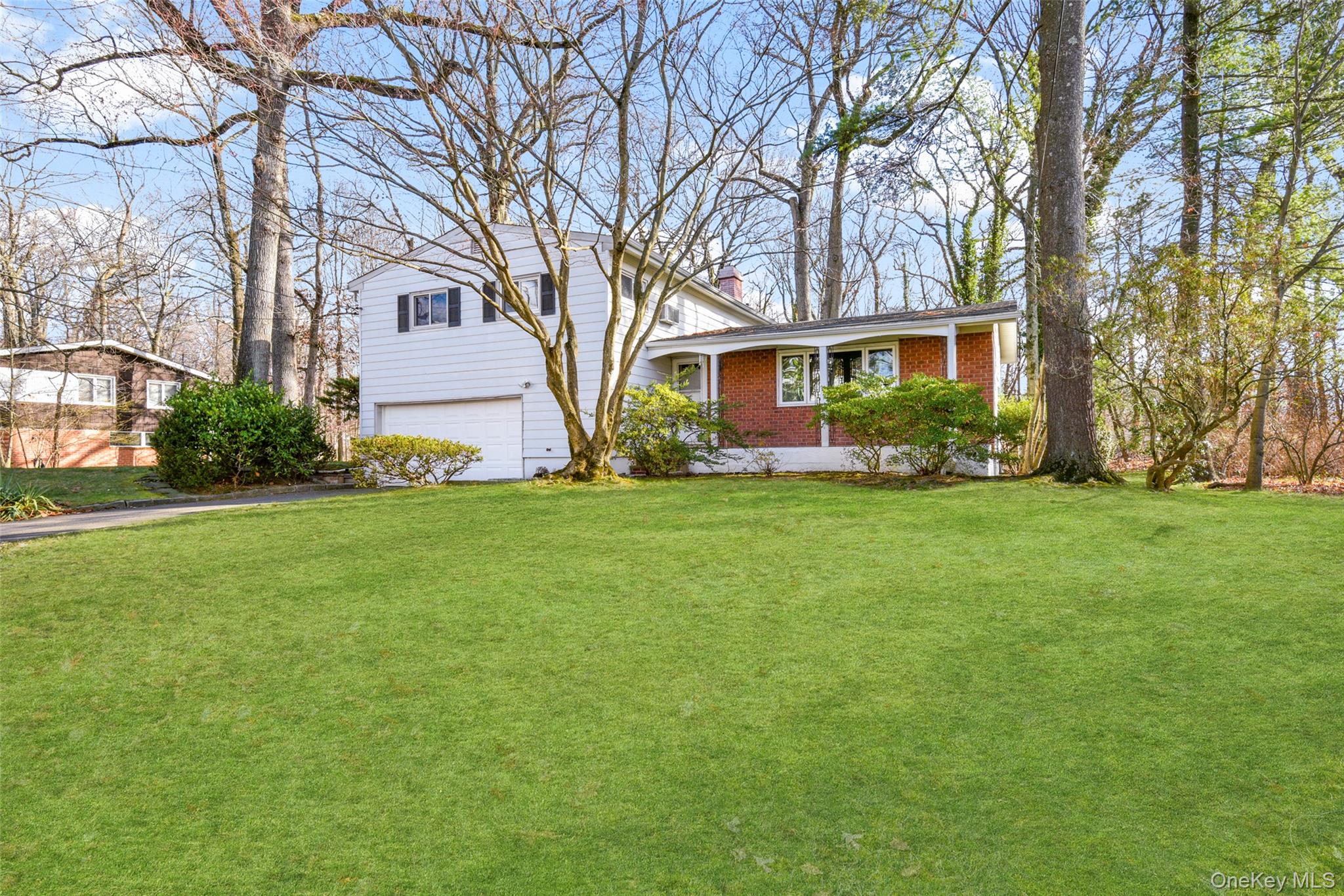 25 Wood Hollow Lane, New Rochelle, NY 10804