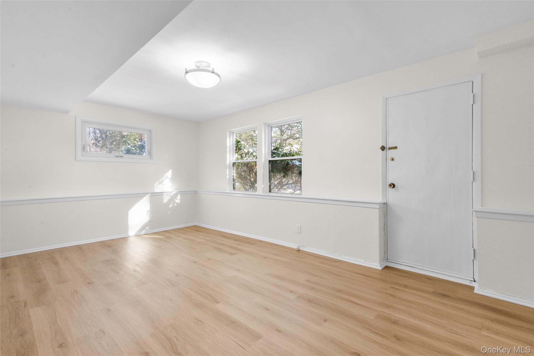 25 Wood Hollow Lane, New Rochelle, NY 10804