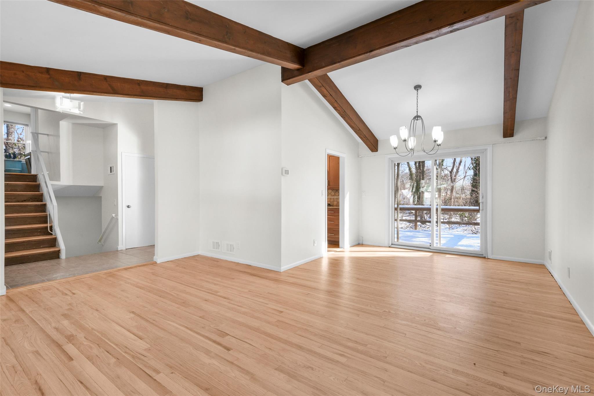 25 Wood Hollow Lane, New Rochelle, NY 10804