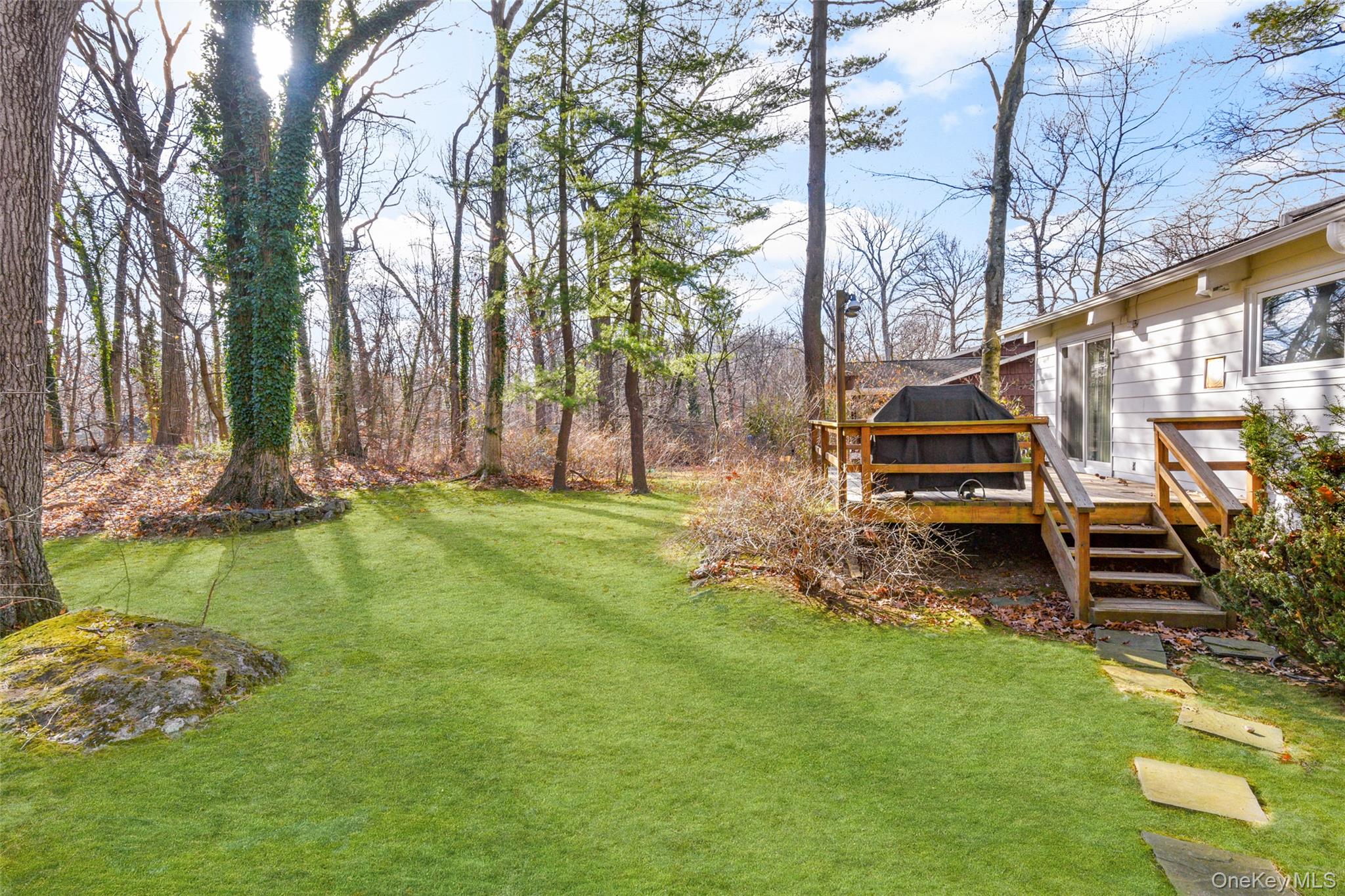 25 Wood Hollow Lane, New Rochelle, NY 10804