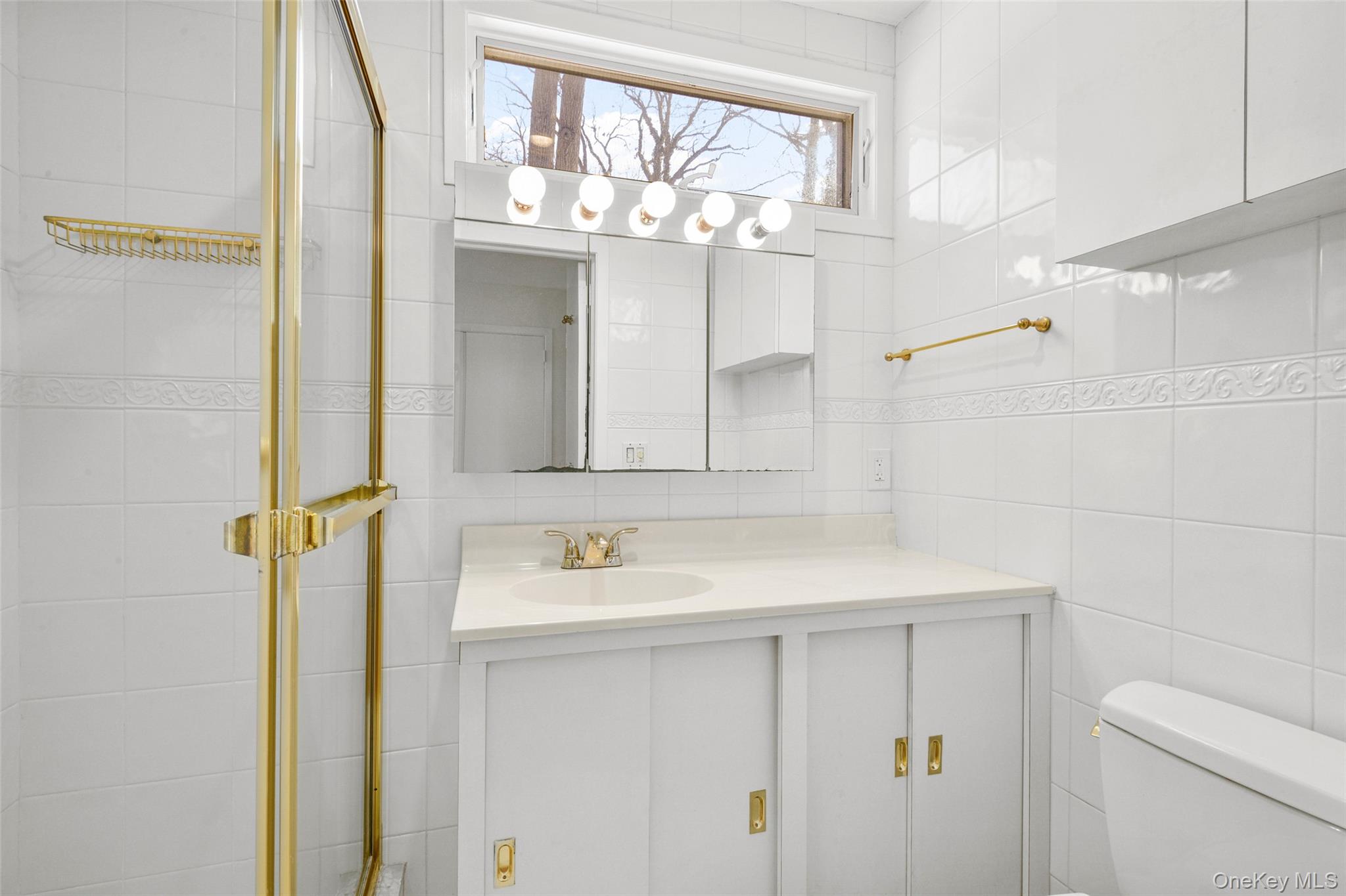 25 Wood Hollow Lane, New Rochelle, NY 10804