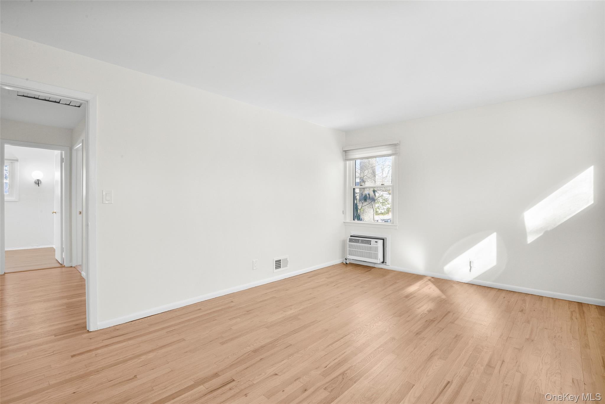 25 Wood Hollow Lane, New Rochelle, NY 10804