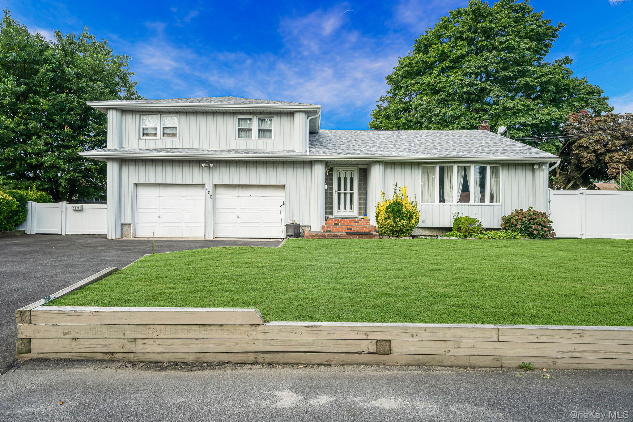 100 E 7th Street, Deer Park, NY 11729