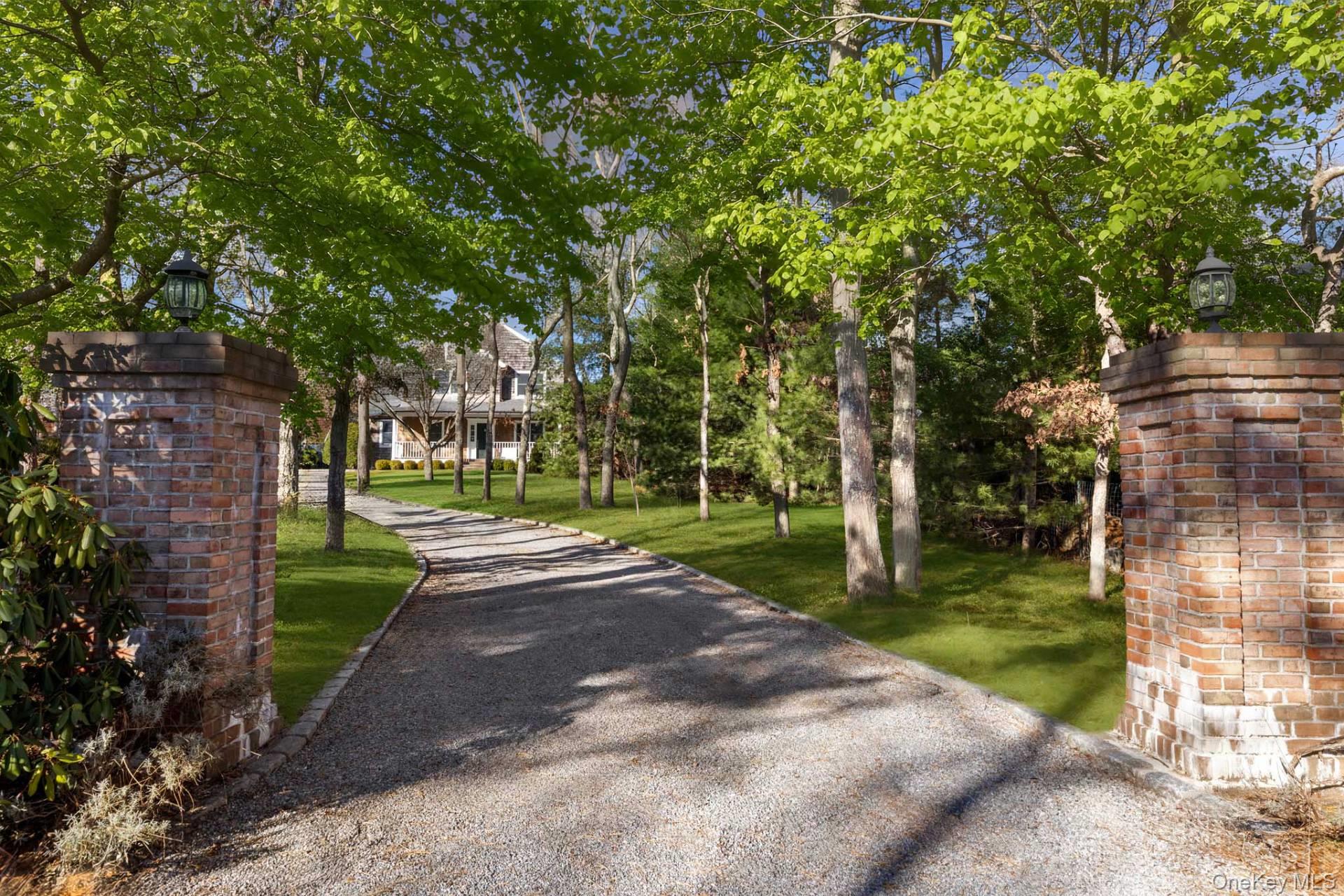 24 Whooping Hollow Road, East Hampton, NY 11937