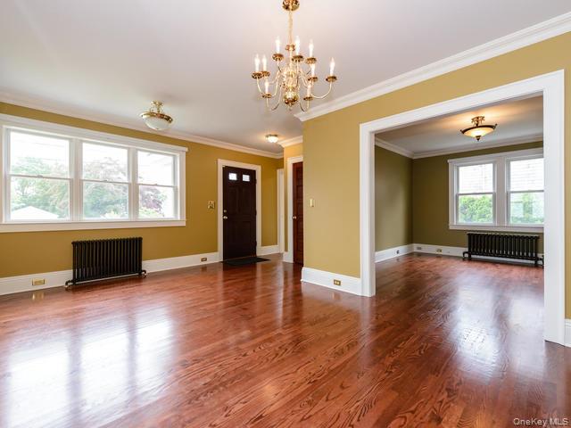 35 Birch Street, Locust Valley, NY 11560