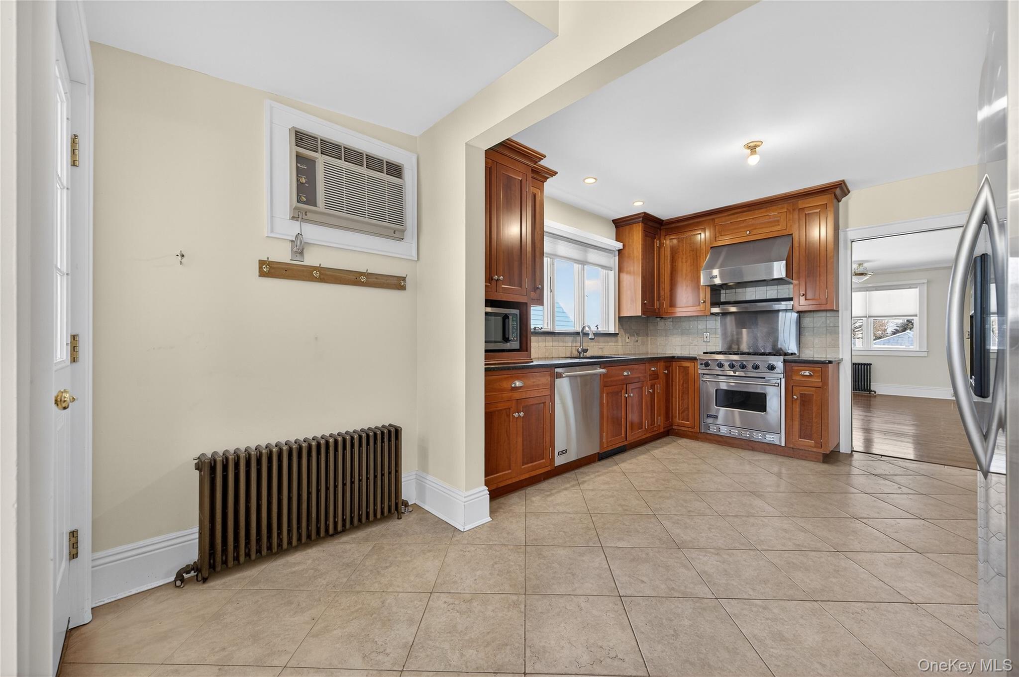 35 Birch Street, Locust Valley, NY 11560