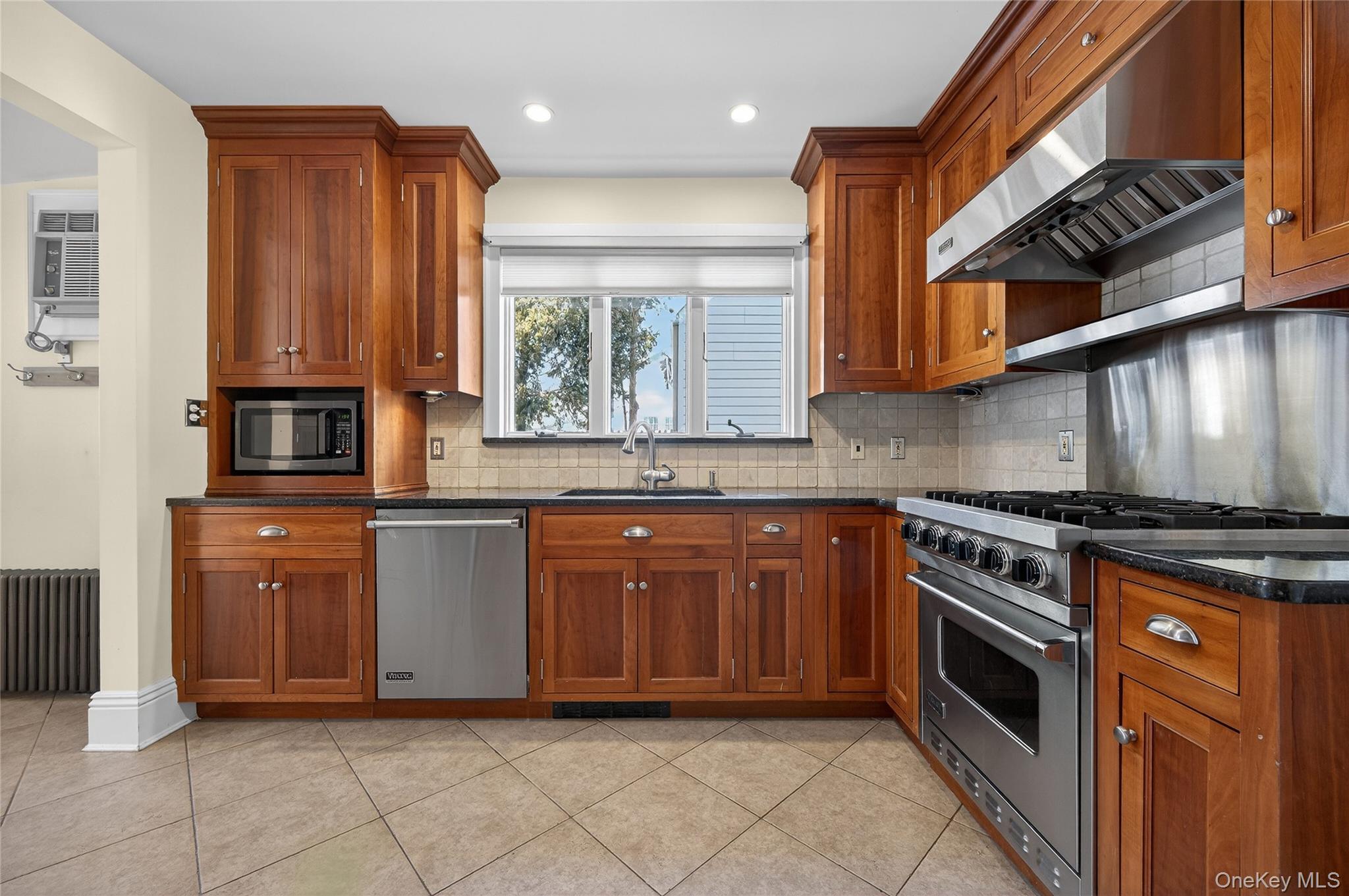 35 Birch Street, Locust Valley, NY 11560