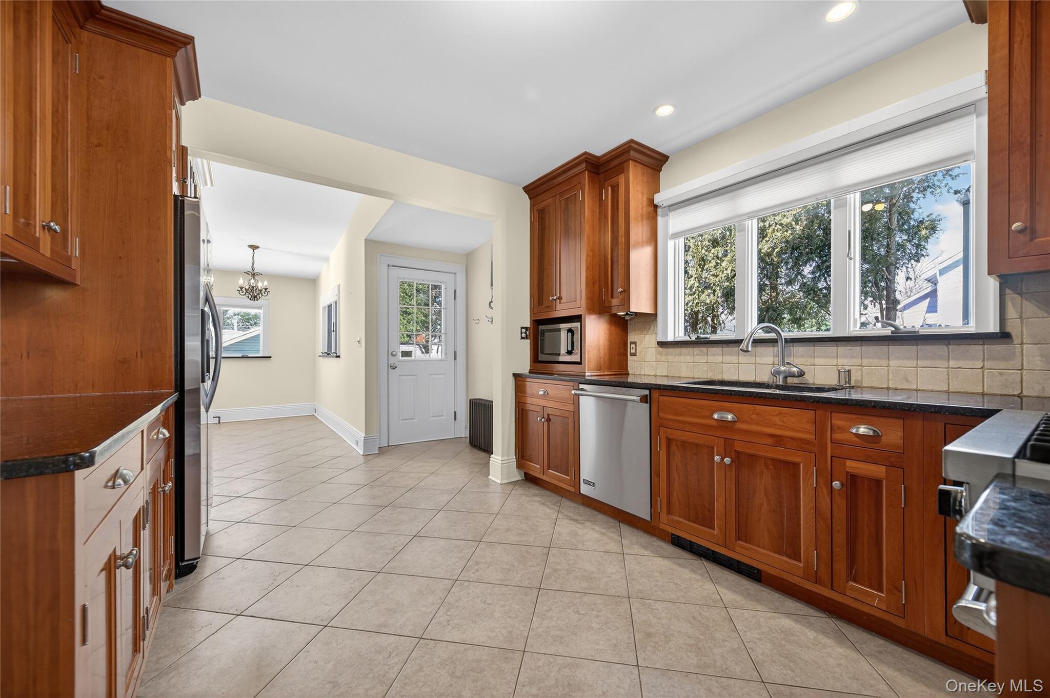 35 Birch Street, Locust Valley, NY 11560